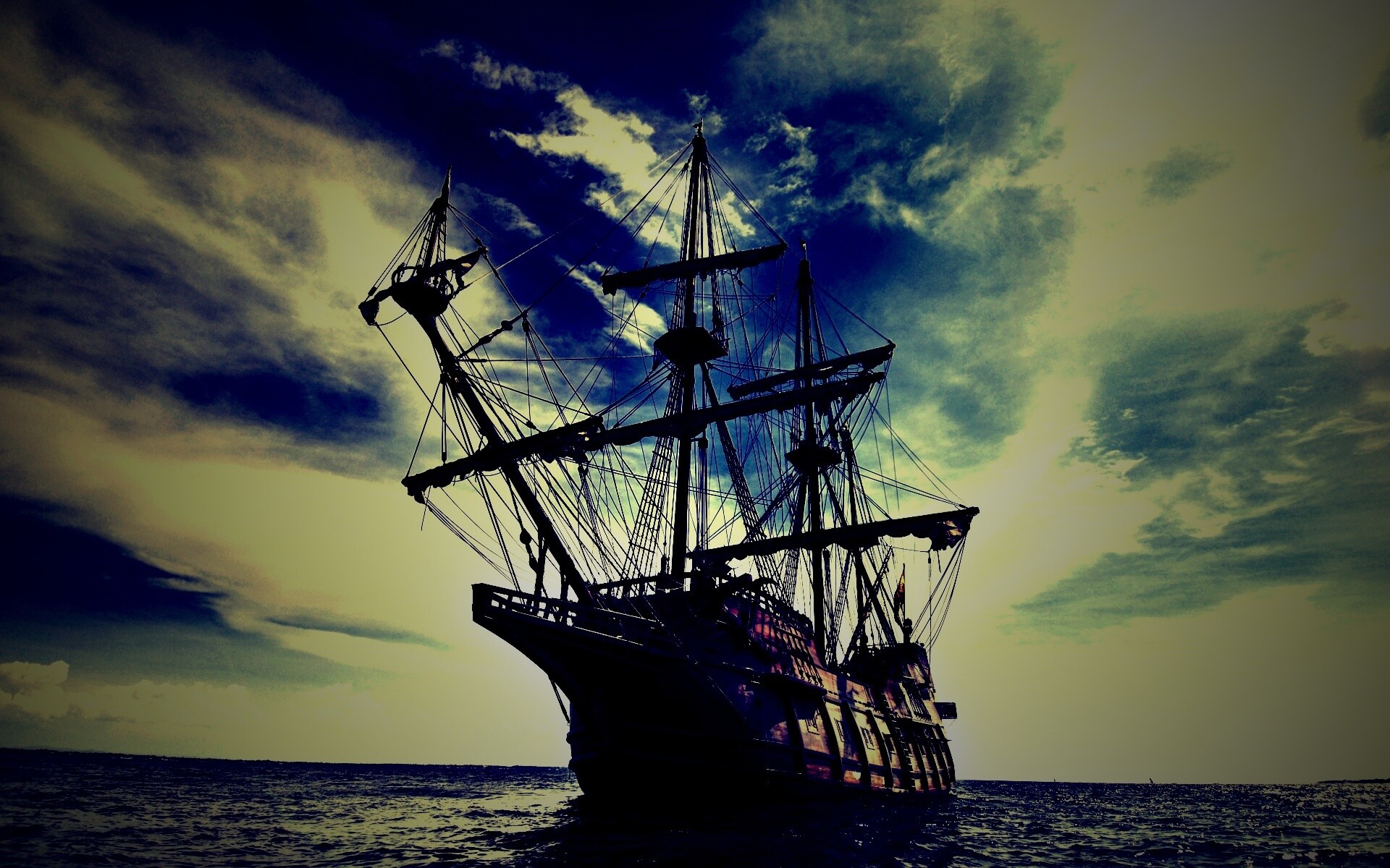 Галеон в море обои