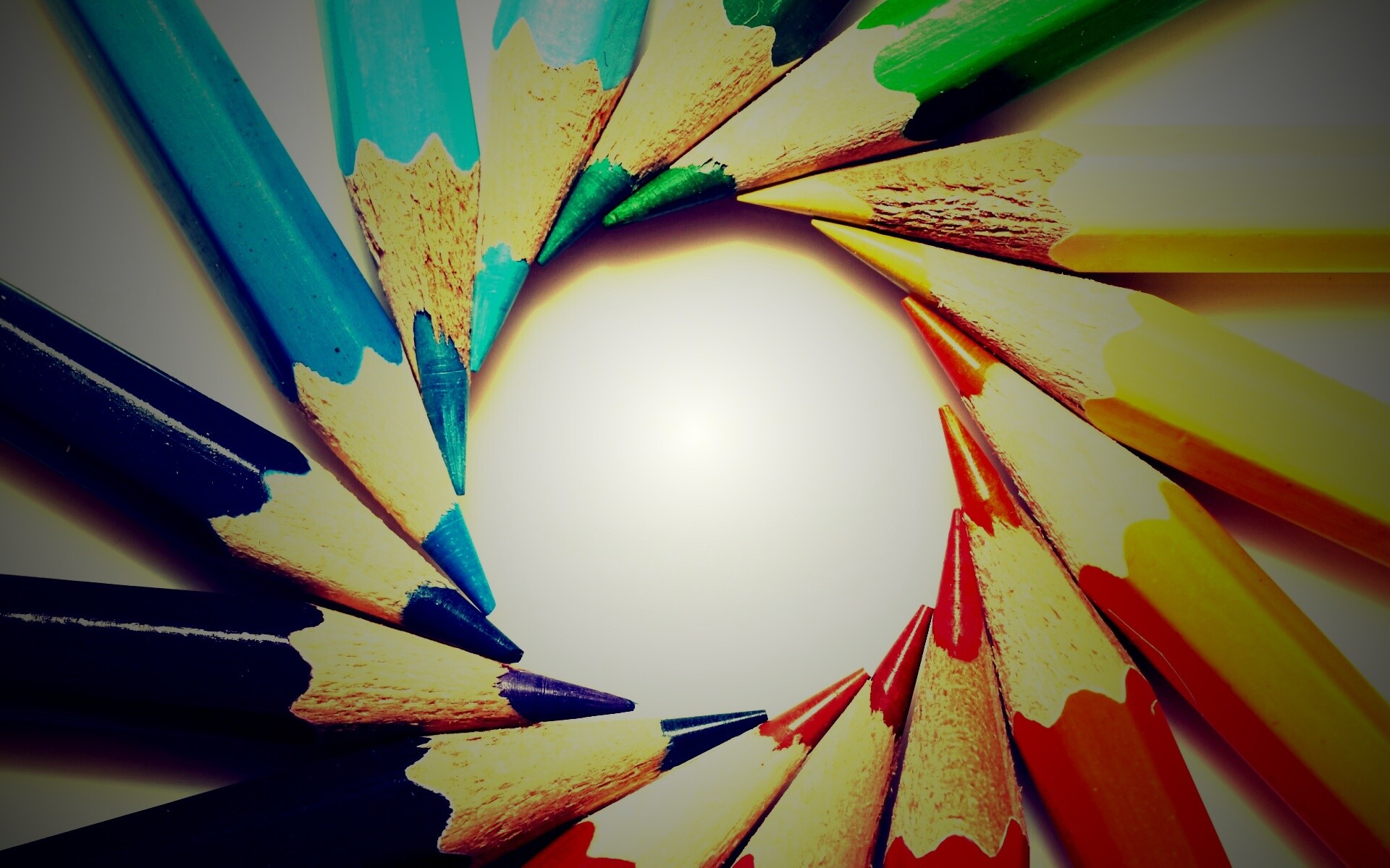 Радуга в карандашах обои