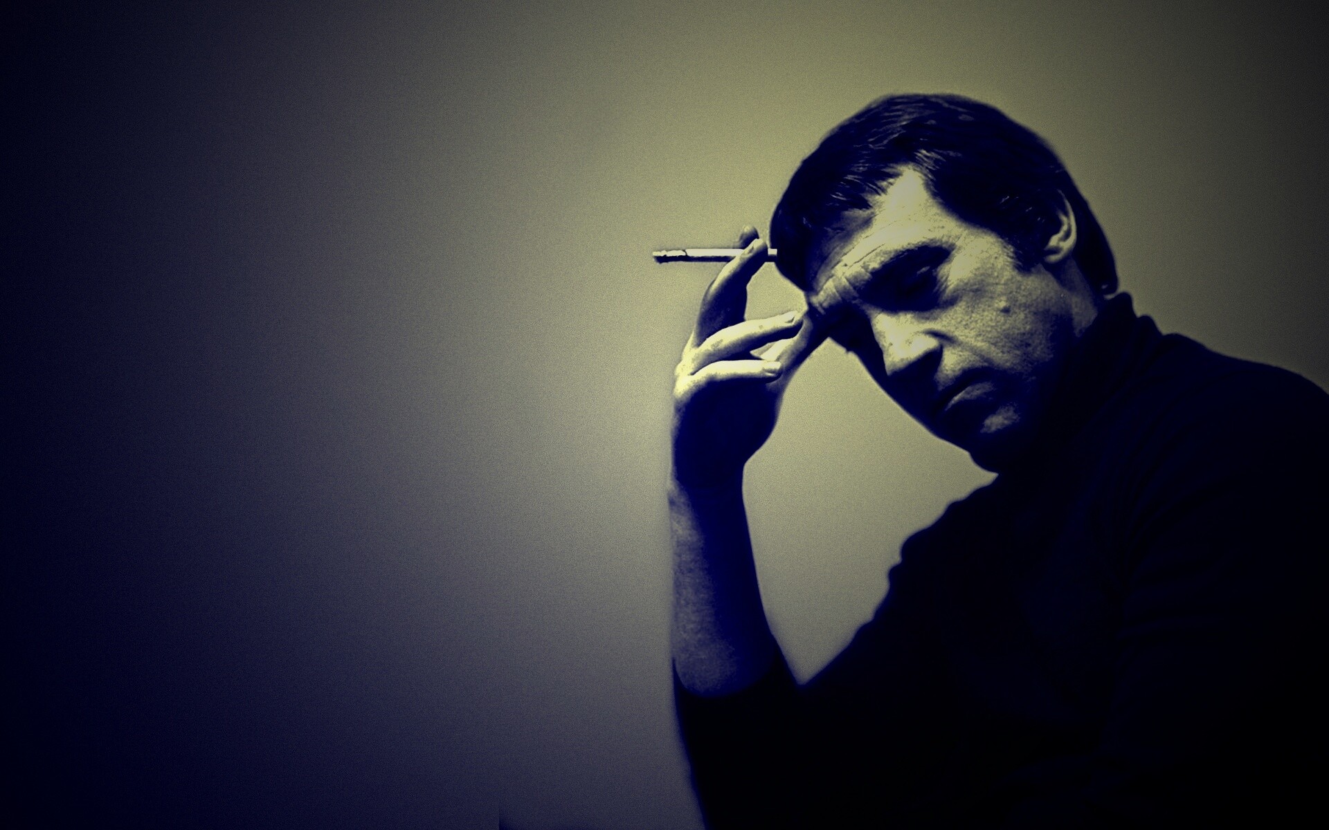 Владимир Высоцкий с сигаретой в руке обои