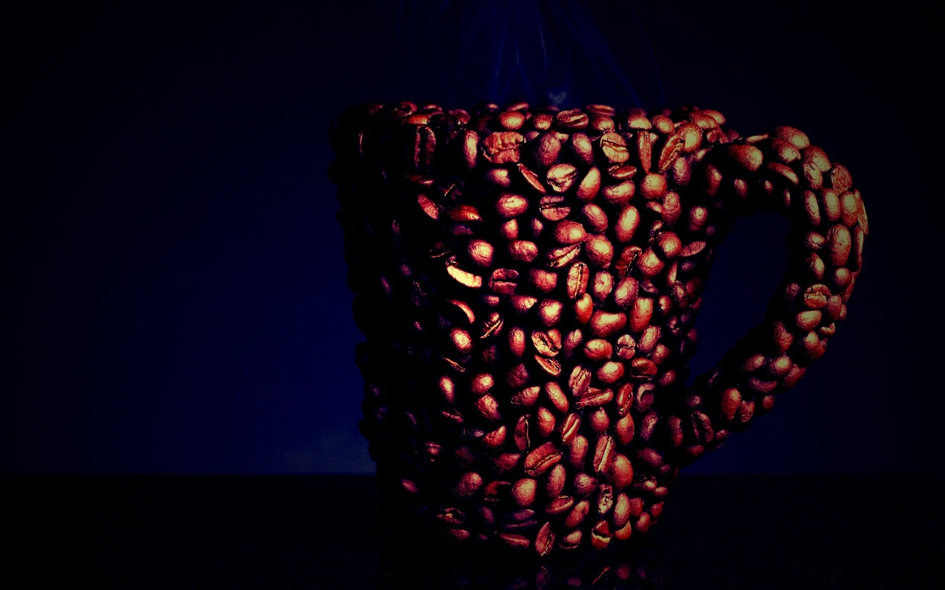 Кружка из кофейных зерен обои