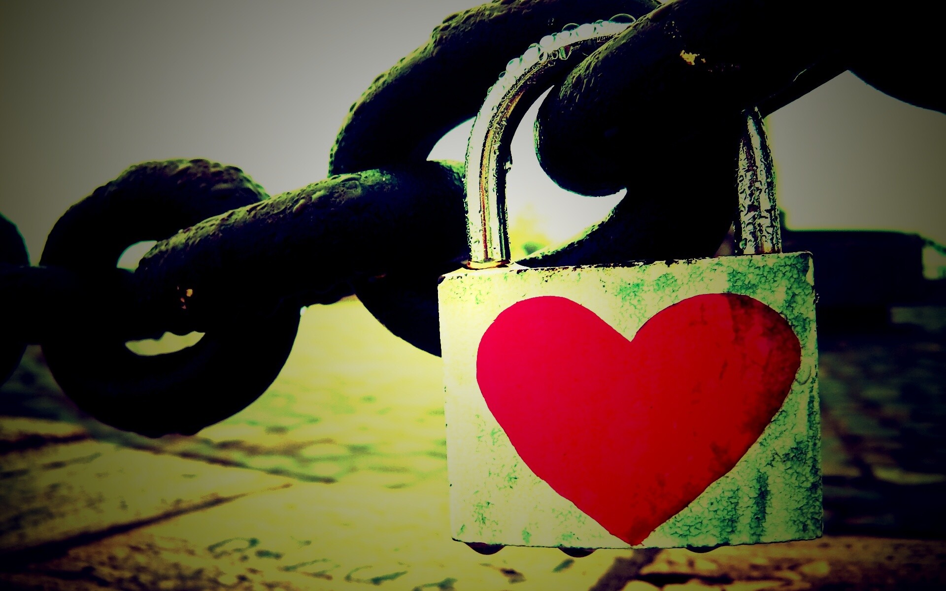 Замочек для влюбленных обои