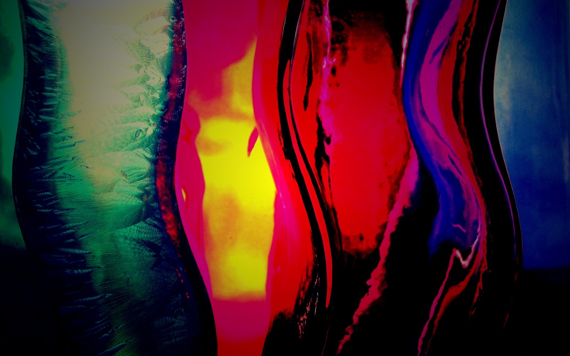 Цветные линии на стекле обои