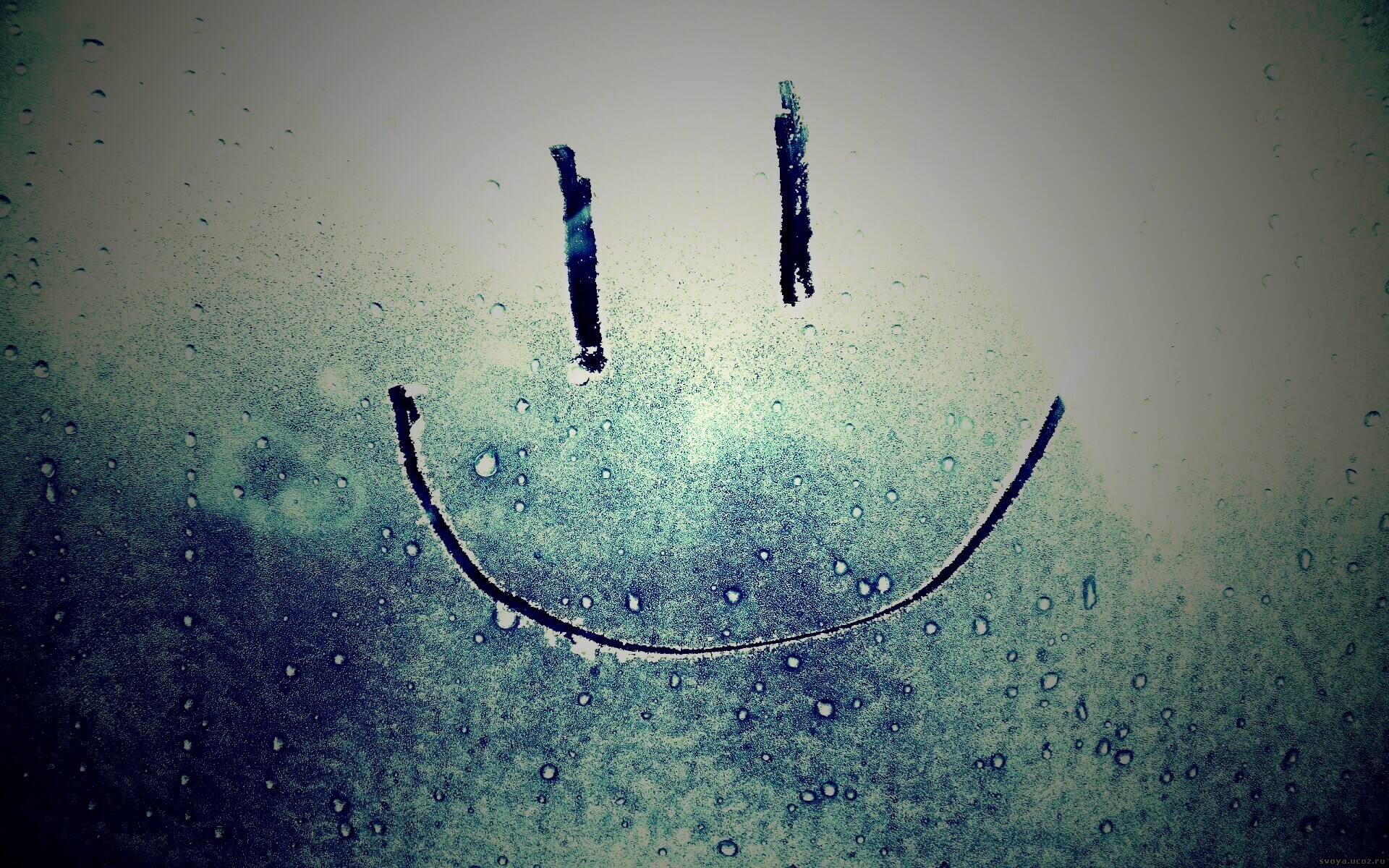 Улыбка на стекле обои