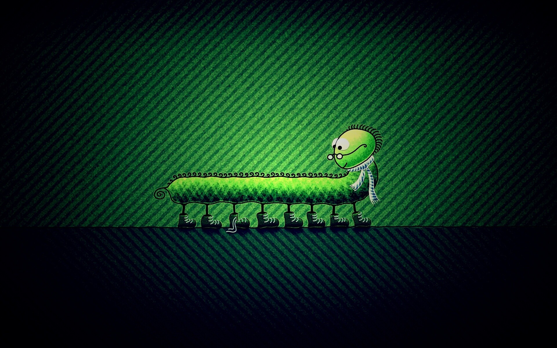 Гусеница в ботинках обои