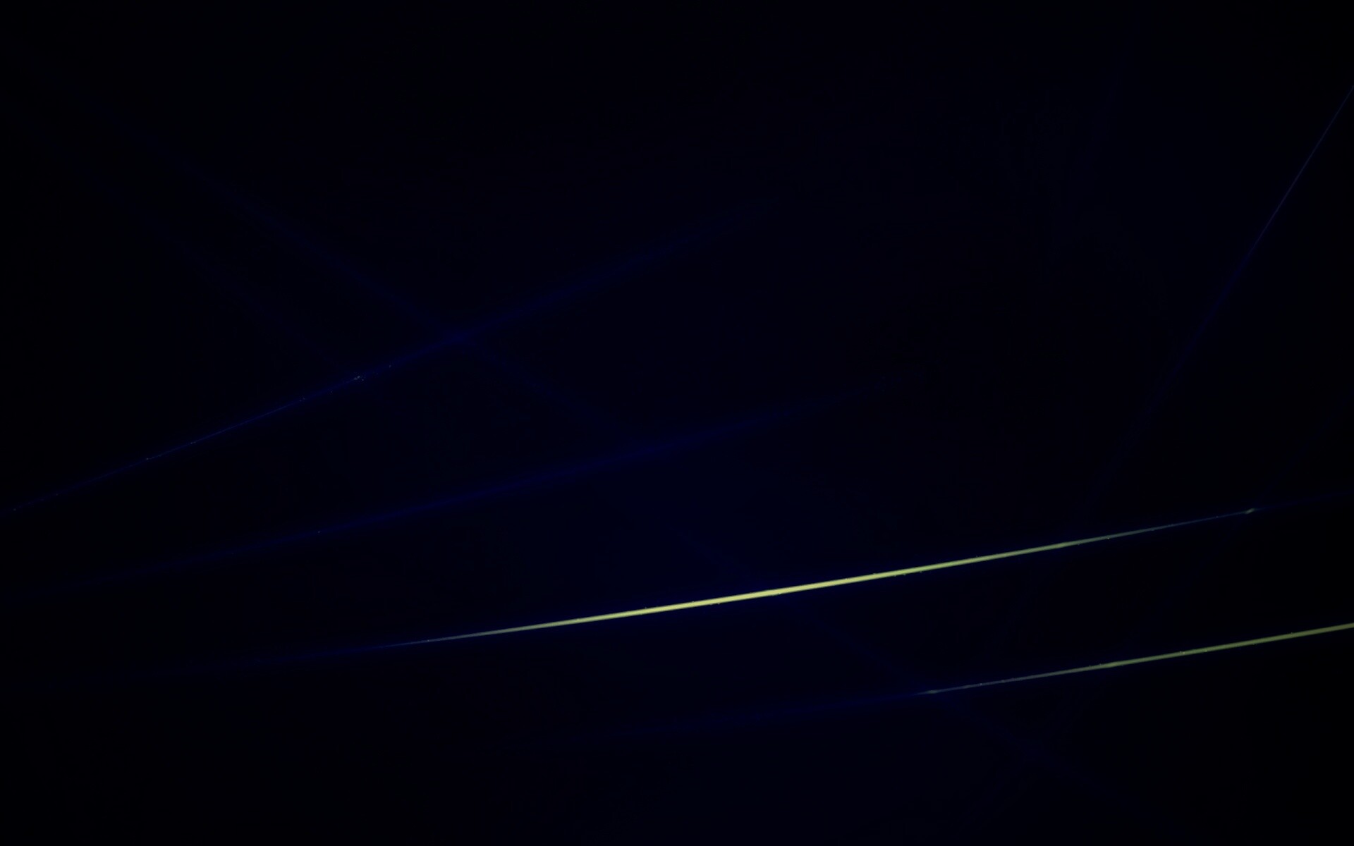 Лучи света на грязно-зелёном свете обои