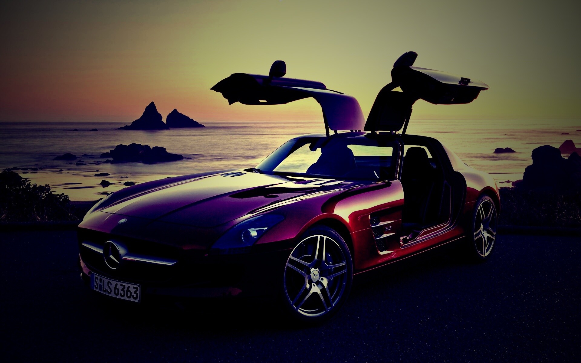 Мерседес на побережье обои