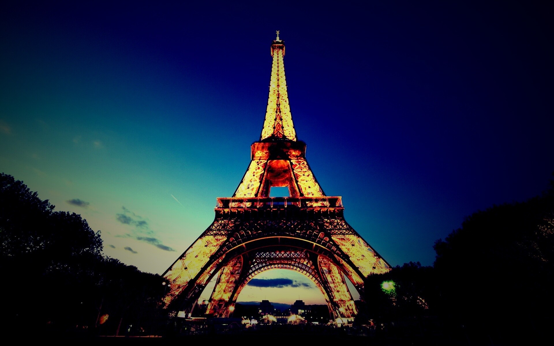 Светящаяся эйфелева башня обои