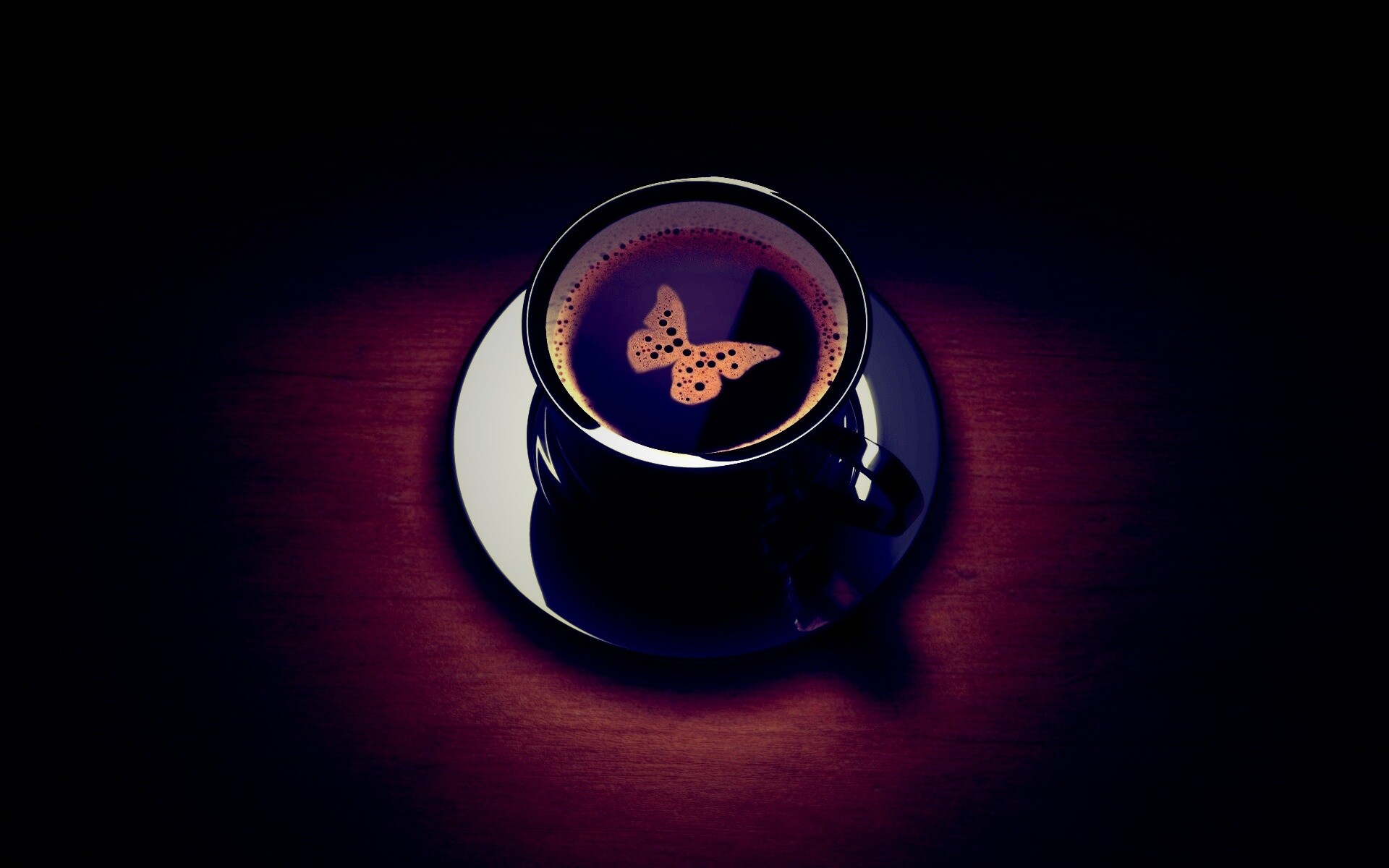 Чашка кофе с пенкой в форме бабочки обои