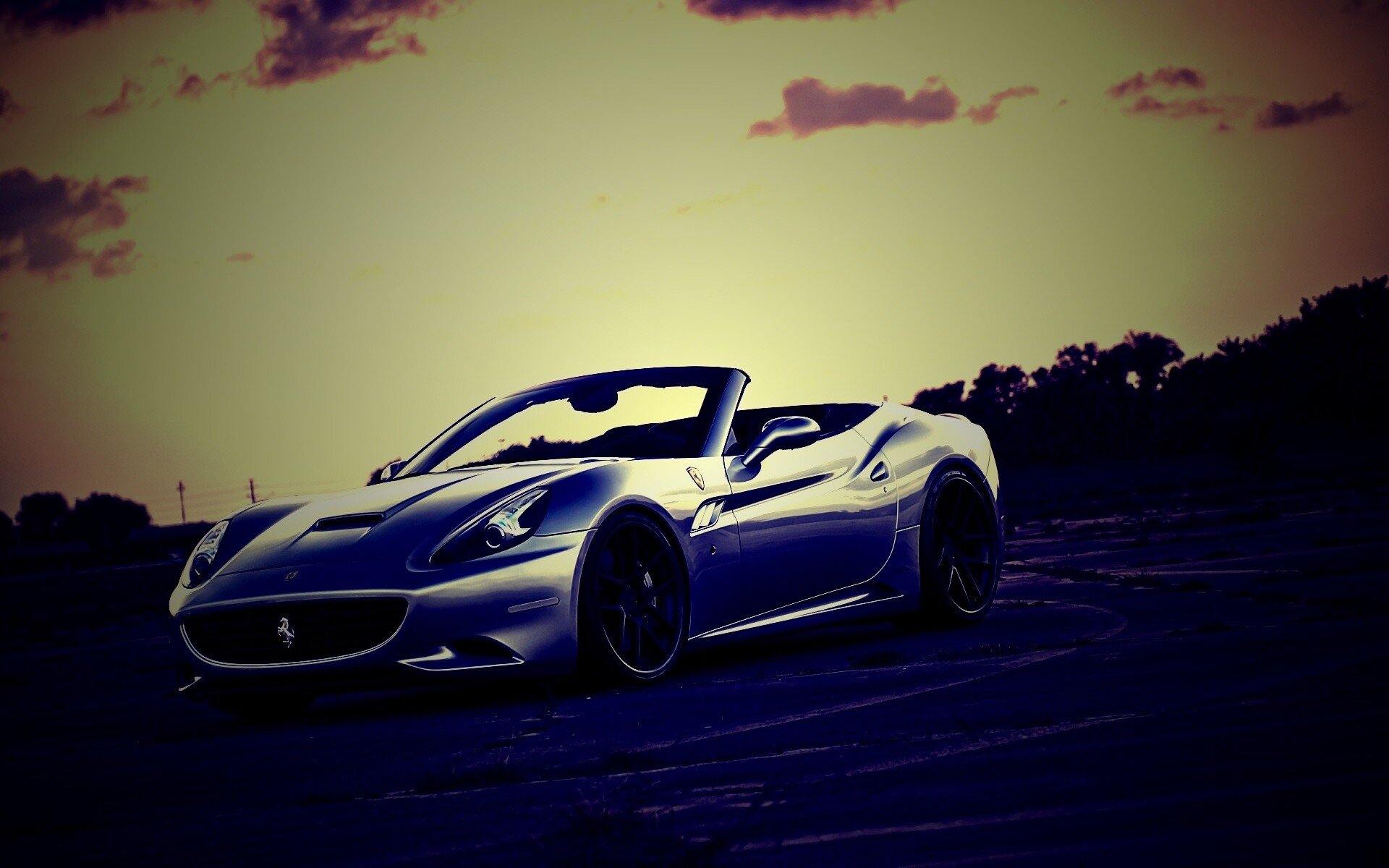 Ferrari на взлетном поле обои