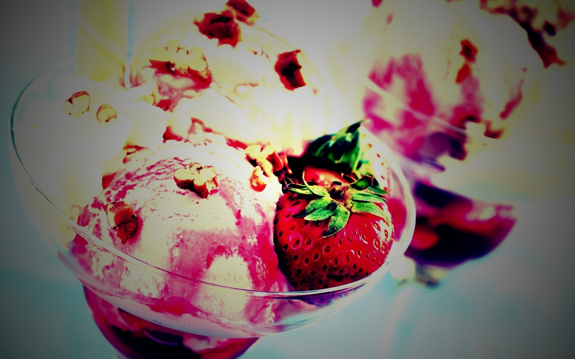 Клубничное мороженное обои