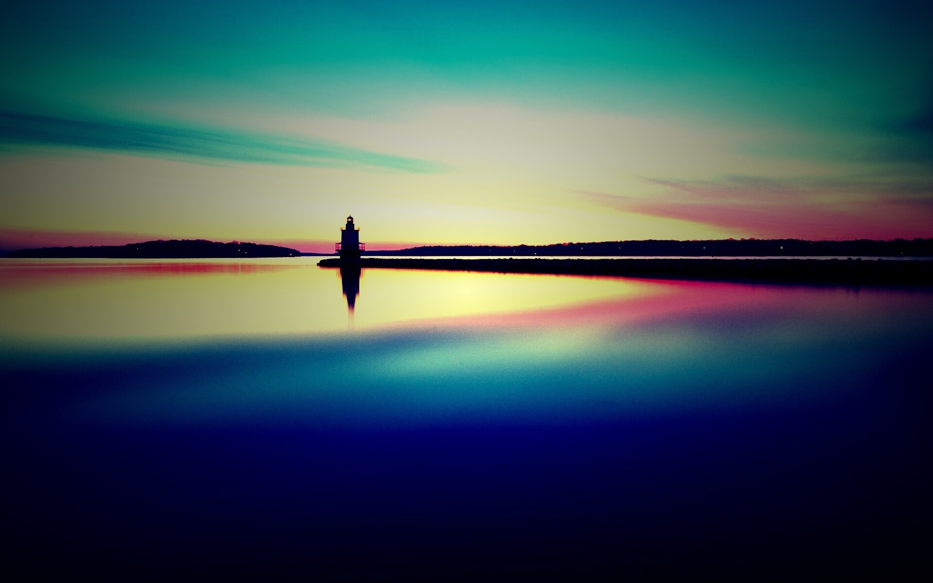 Маяк и его отражение обои