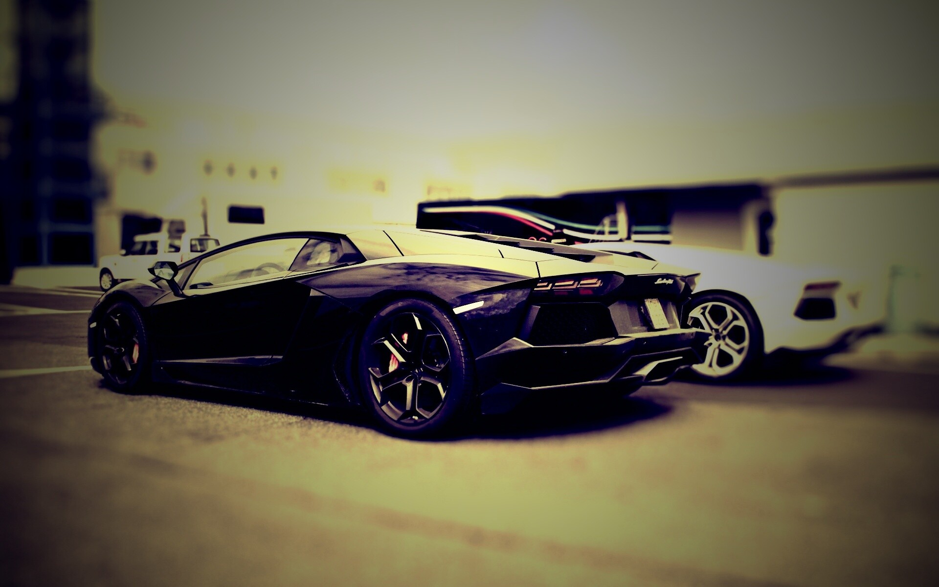 Ламборджини ревентон на парковке обои