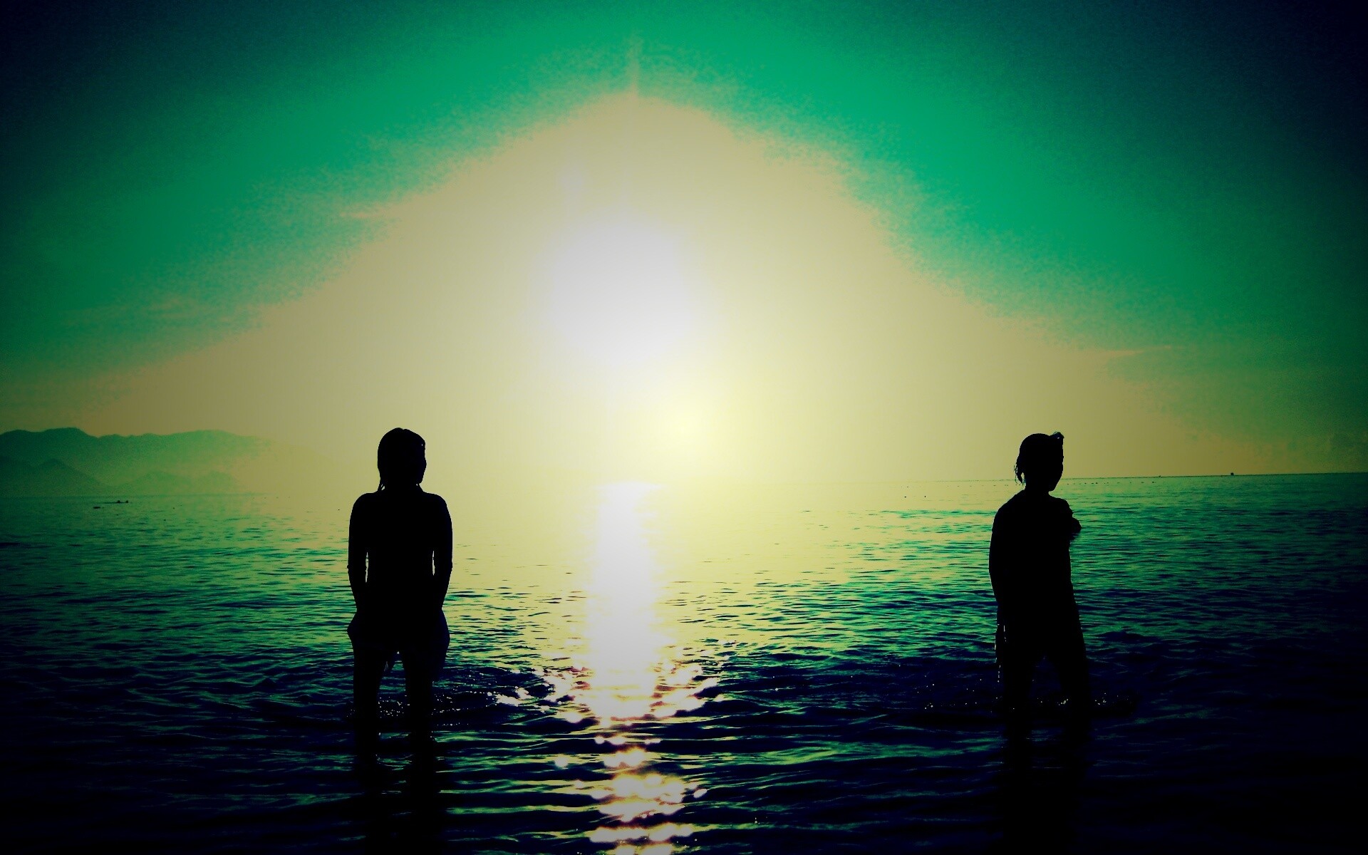 Море, солнце, девушки обои