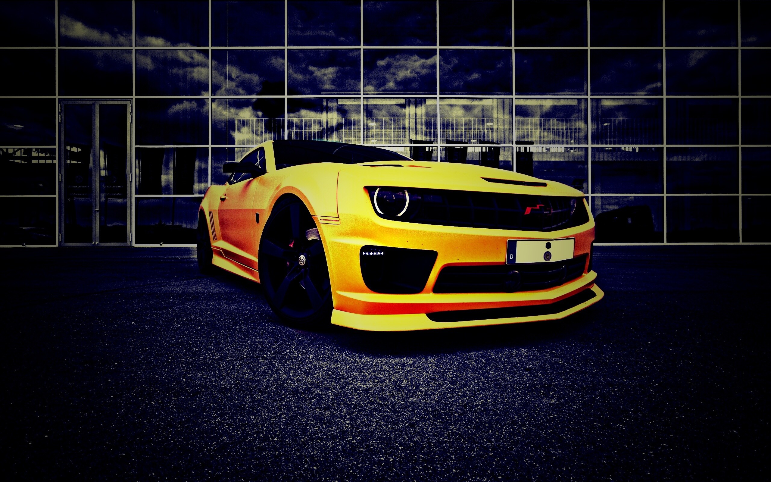 Желтый монстр обои