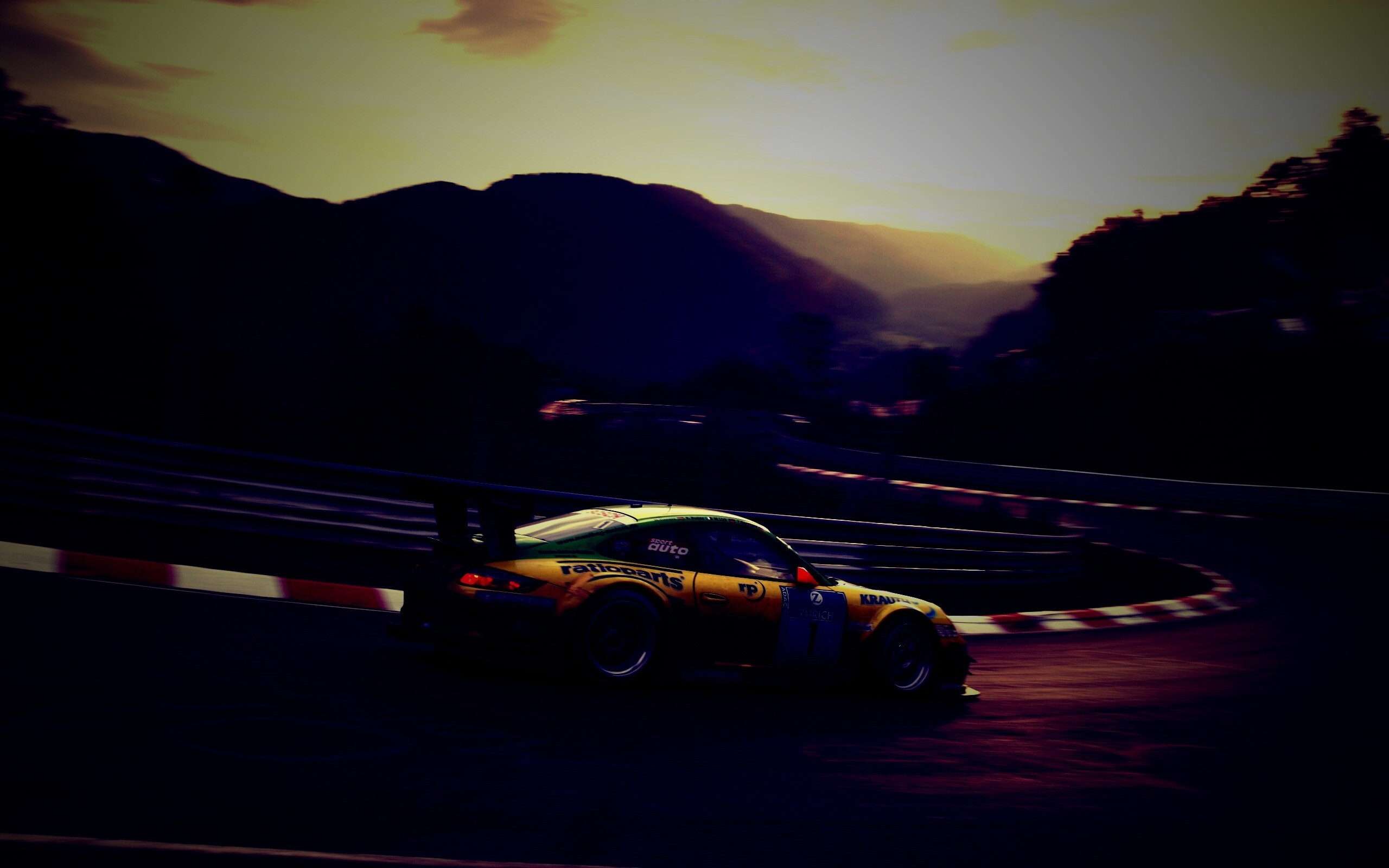 Гоночный Порше на треке обои