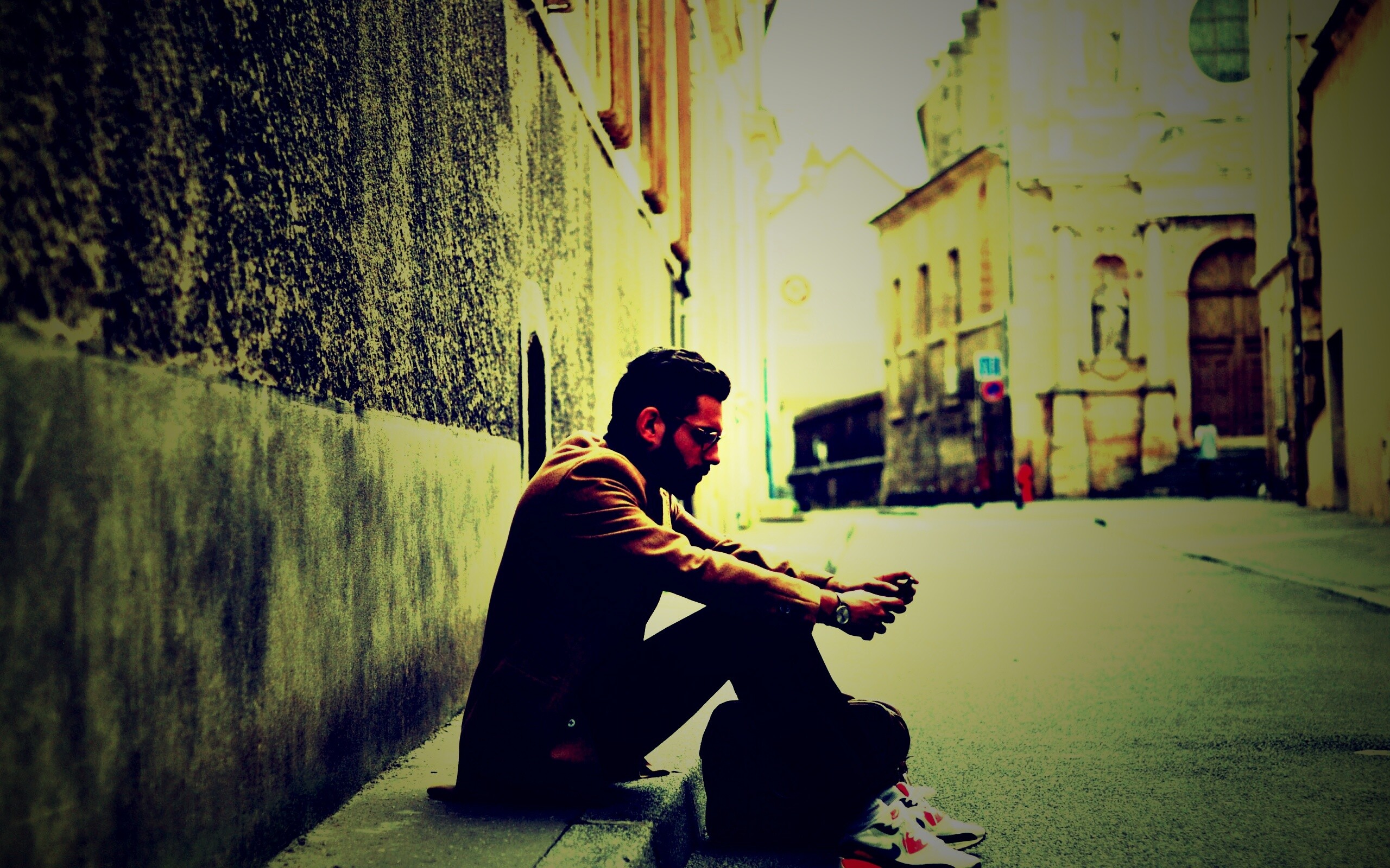 Хипстер с телефоном обои