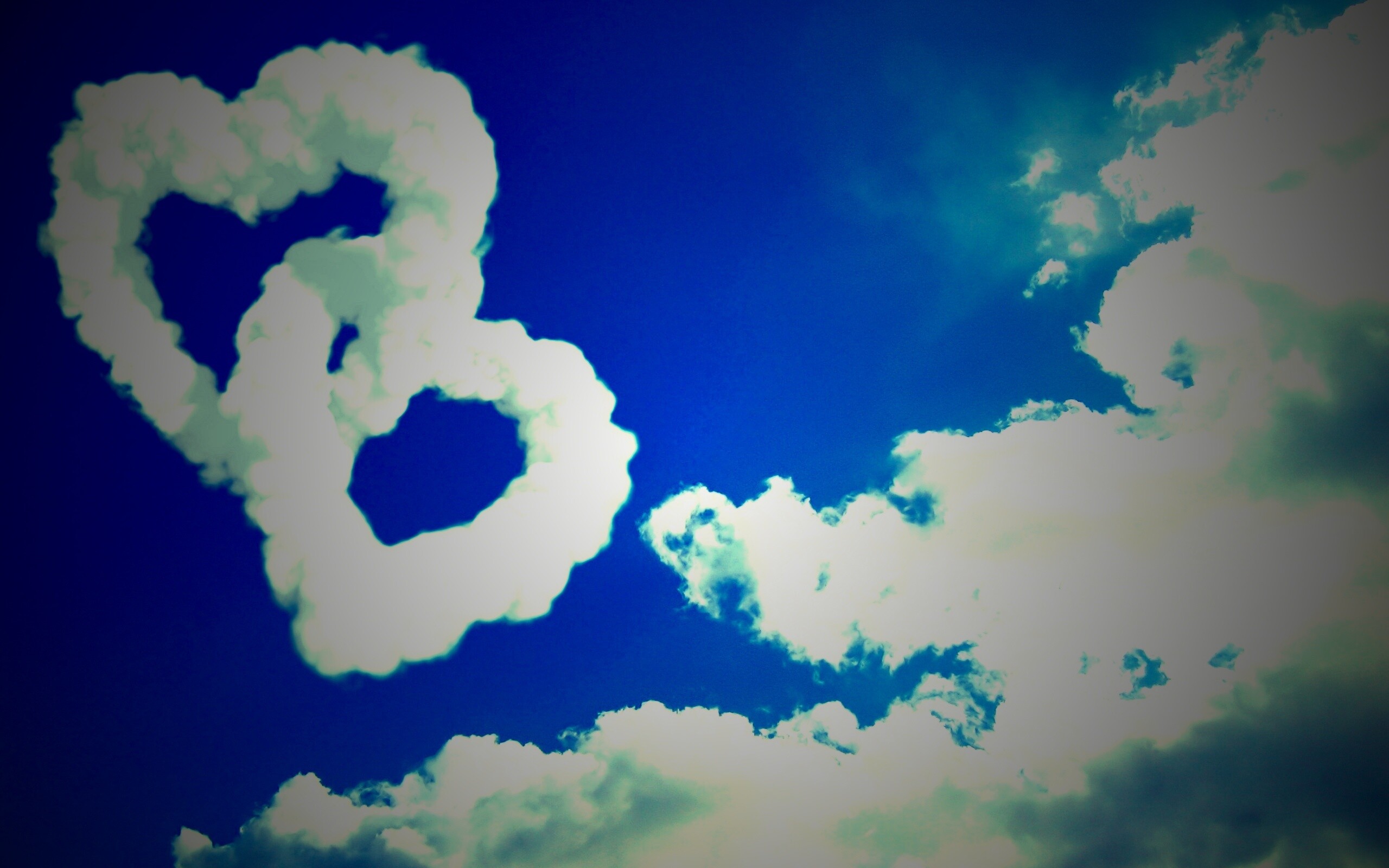 Облака в виде сердца обои