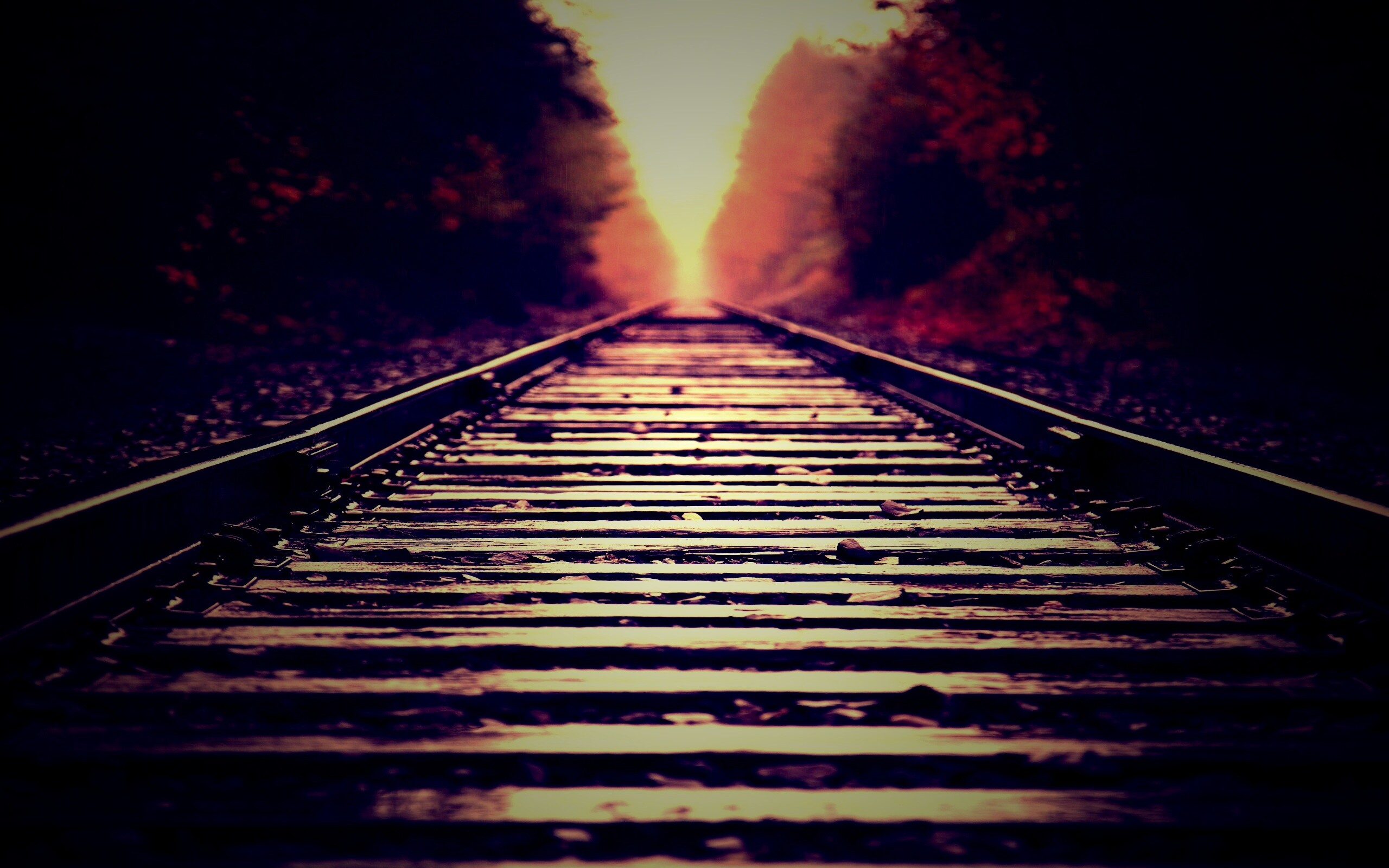 Железная дорога после дождя обои