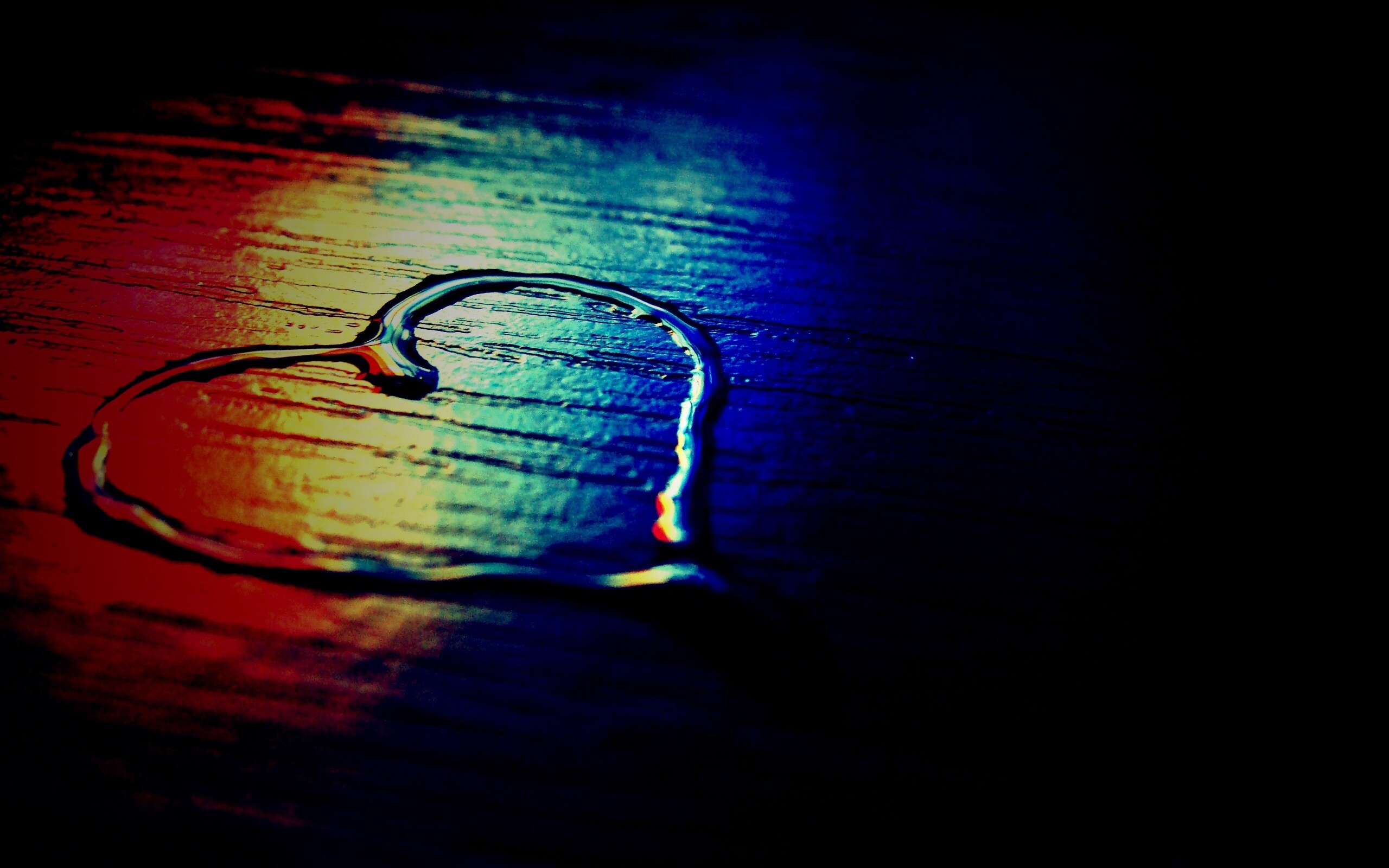 Сердечко из воды обои