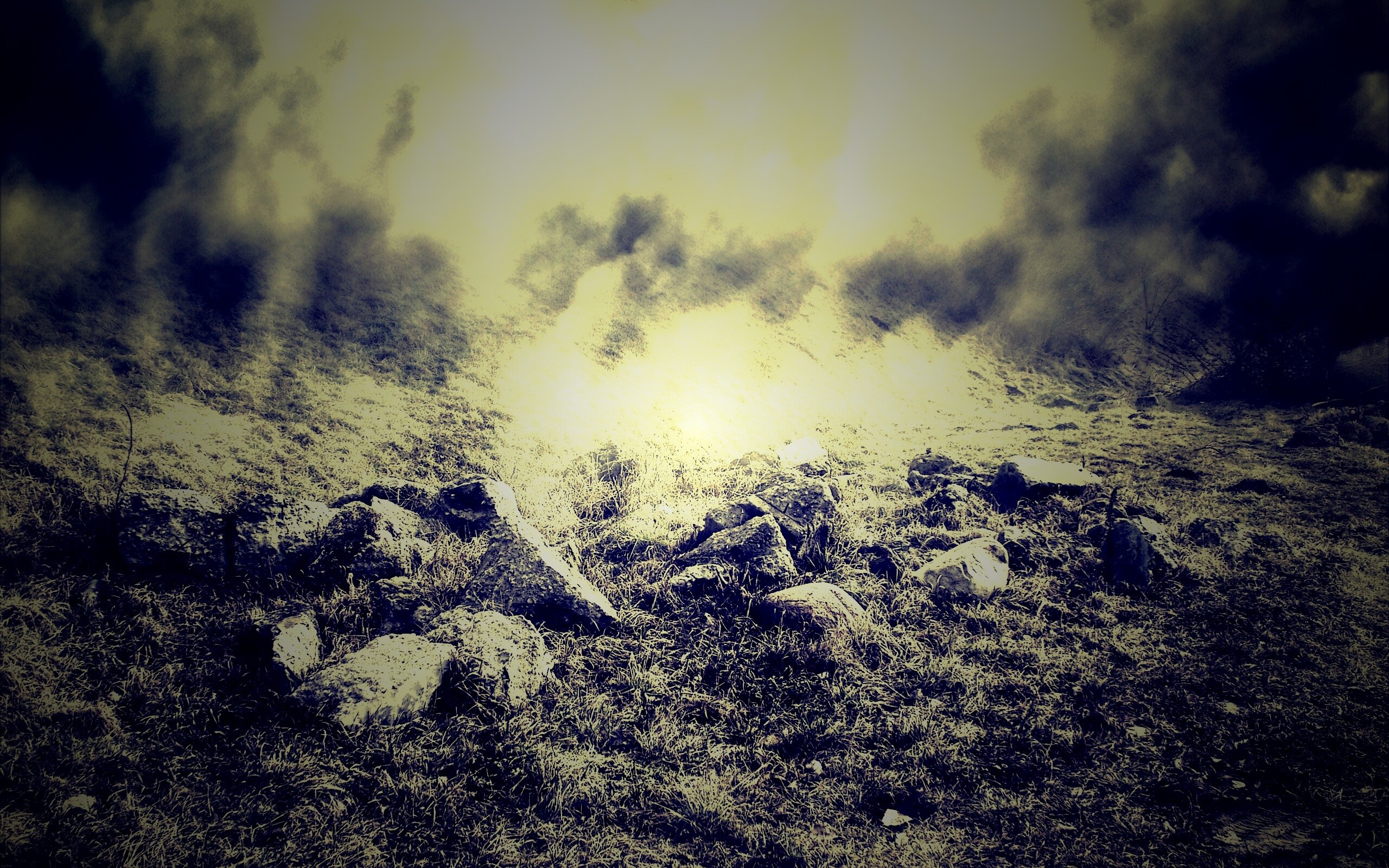 Камни под туманом обои