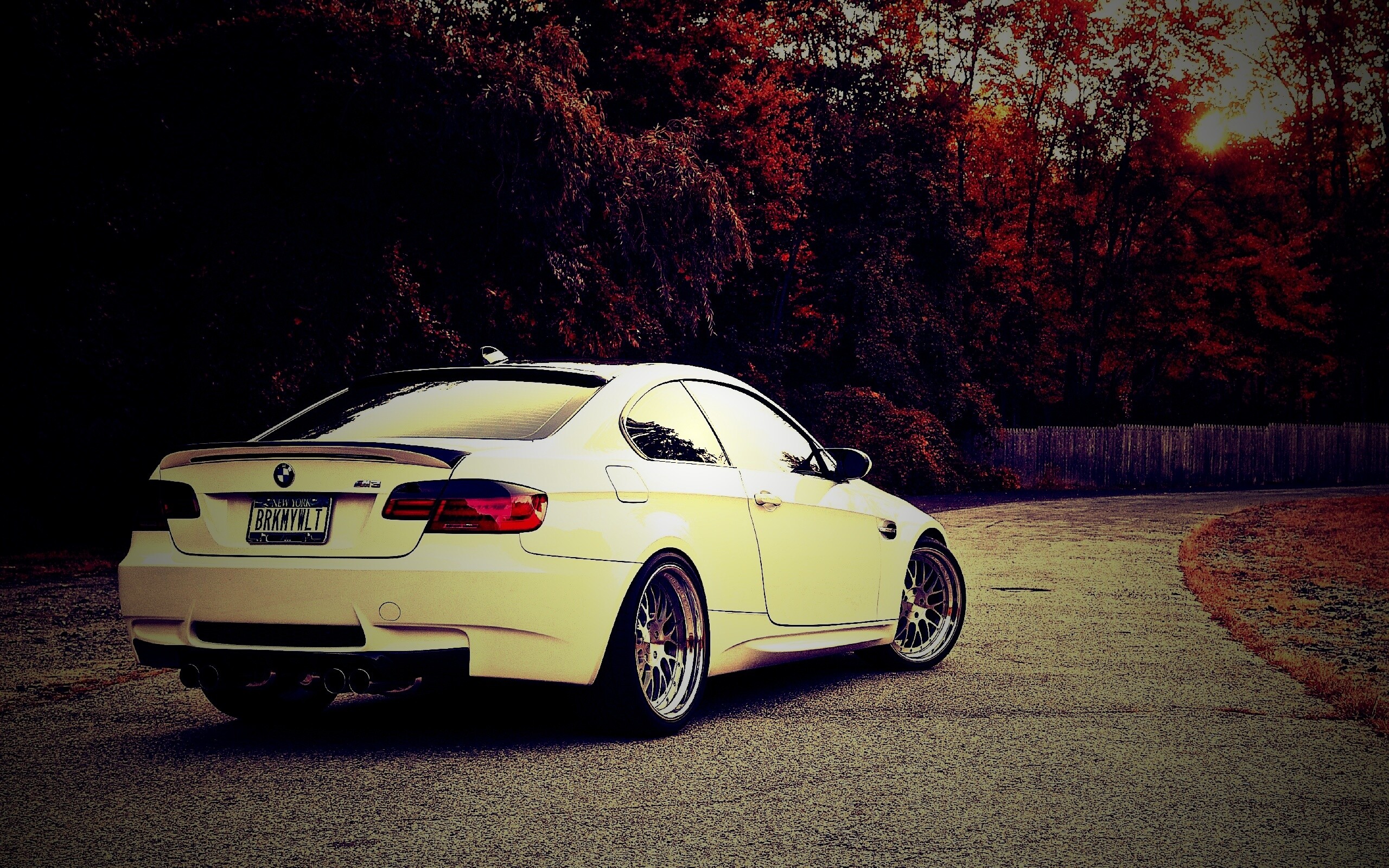 Белый BMW M3 обои