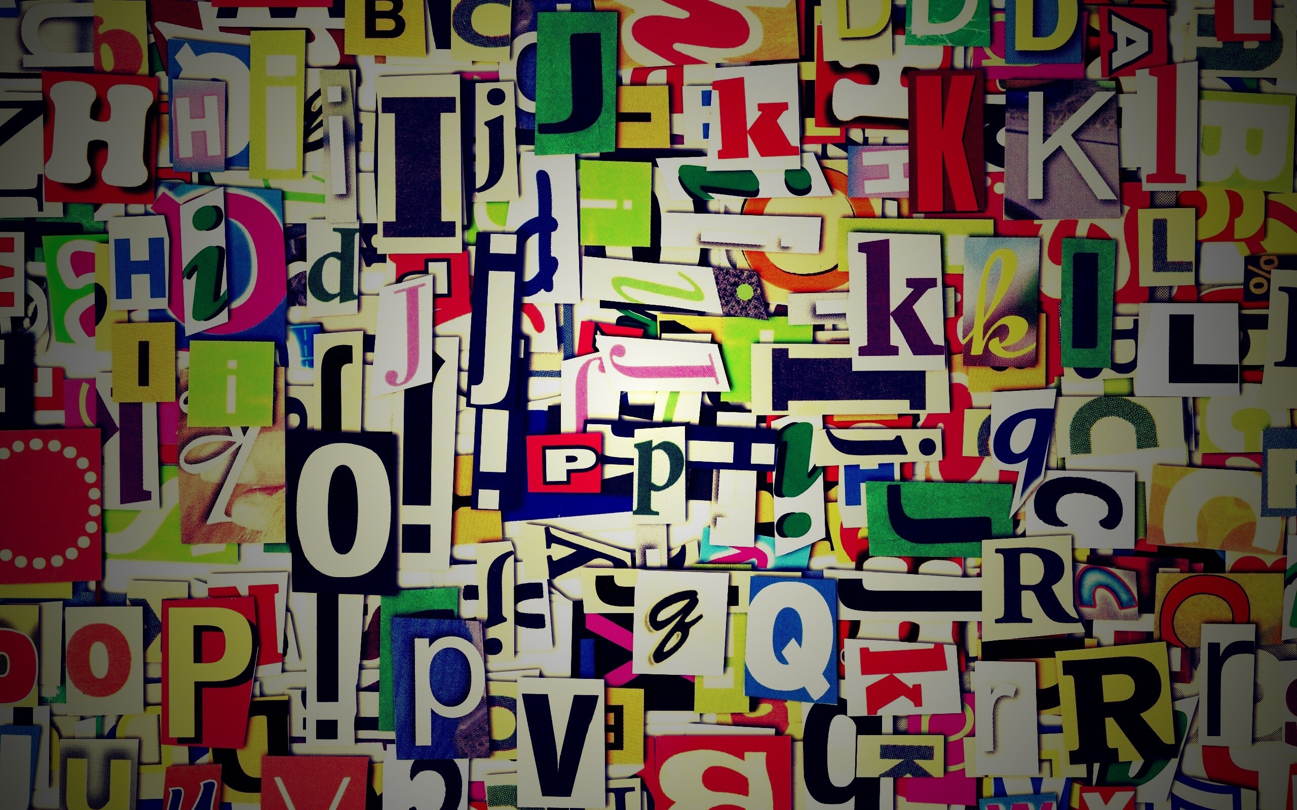 Буквы вырезанные из журналов обои