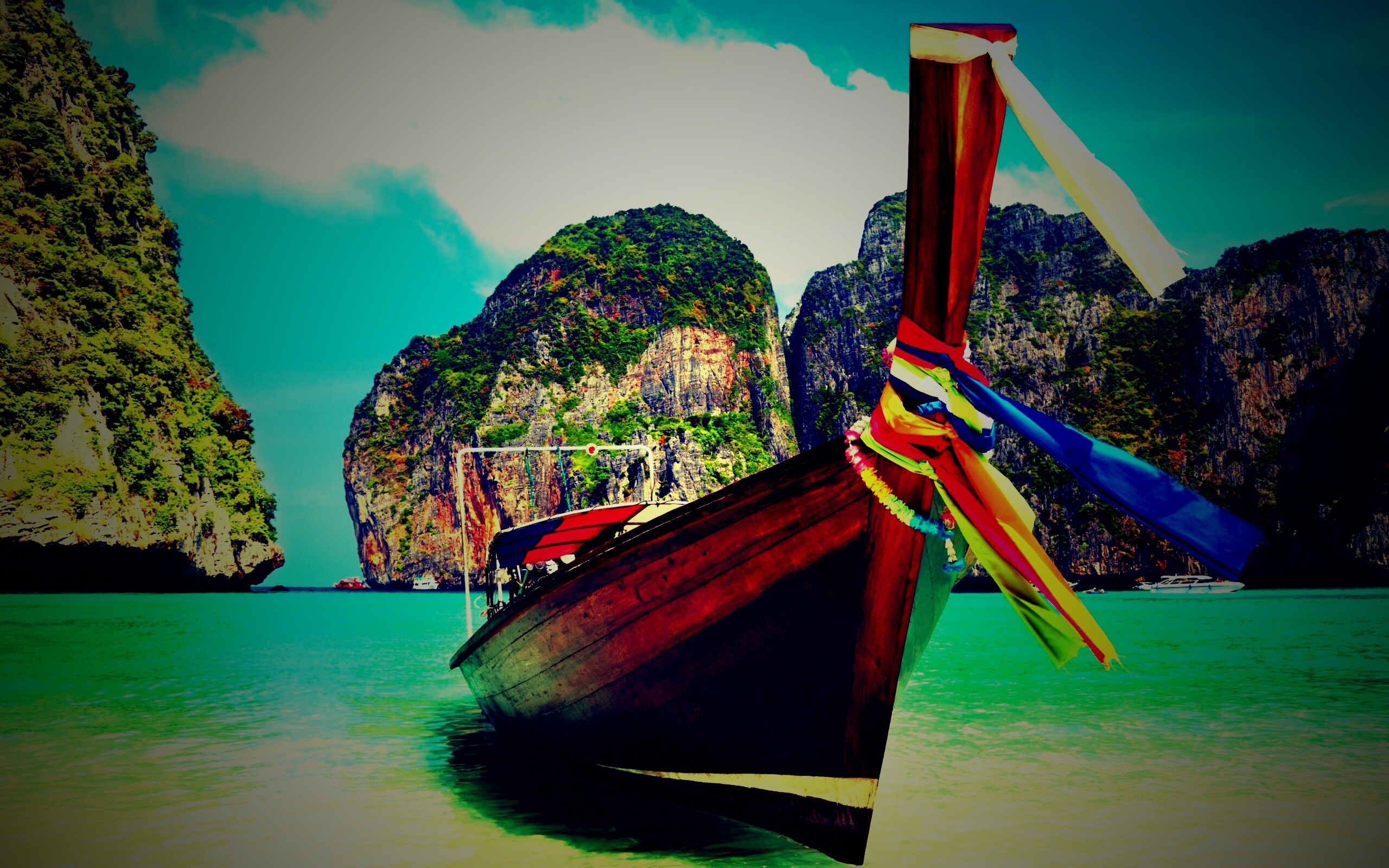 Лодка в райских водах обои