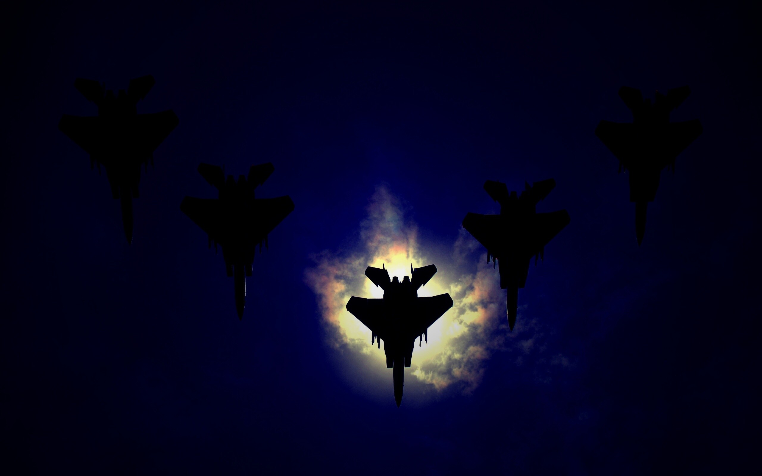 Ряд истрибителей на фоне солнца обои