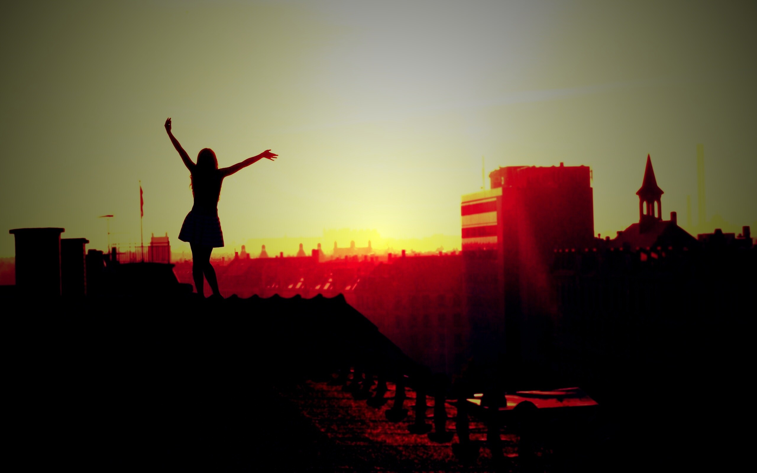 Девушка на крыше обои