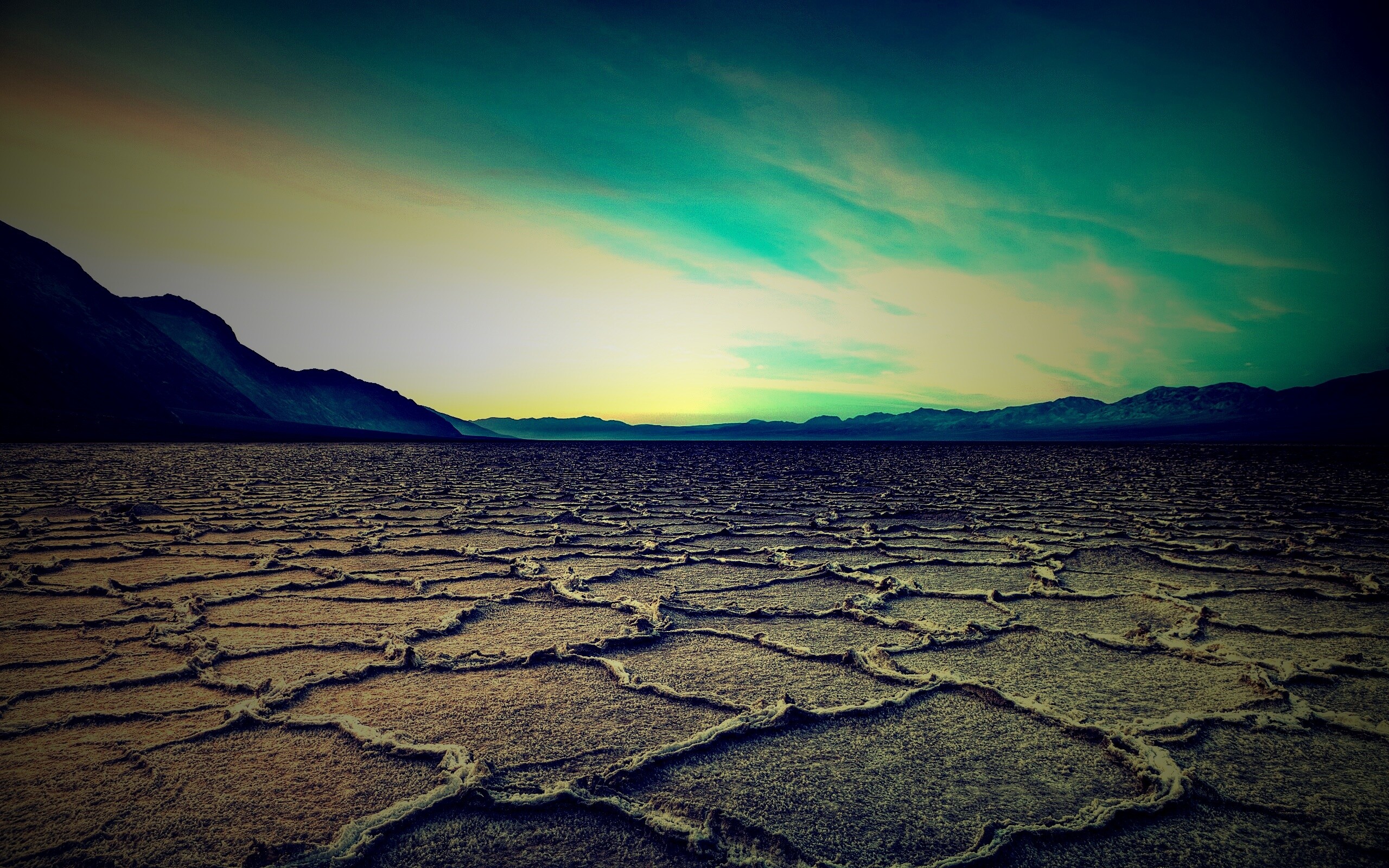 Высохшее пустынное озеро обои