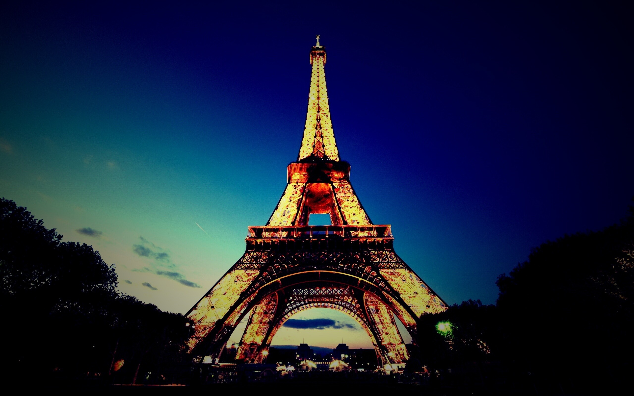 Светящаяся эйфелева башня обои