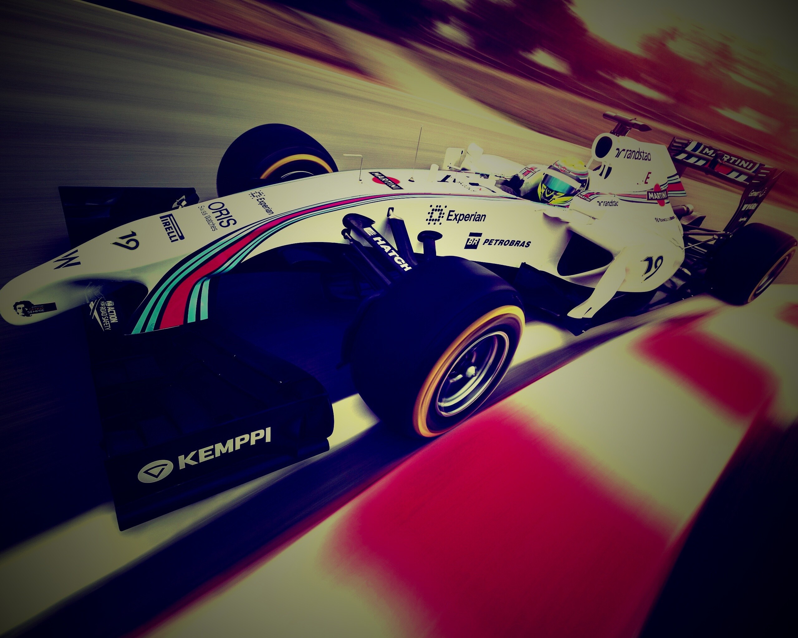 Гоночный болид F1 обои