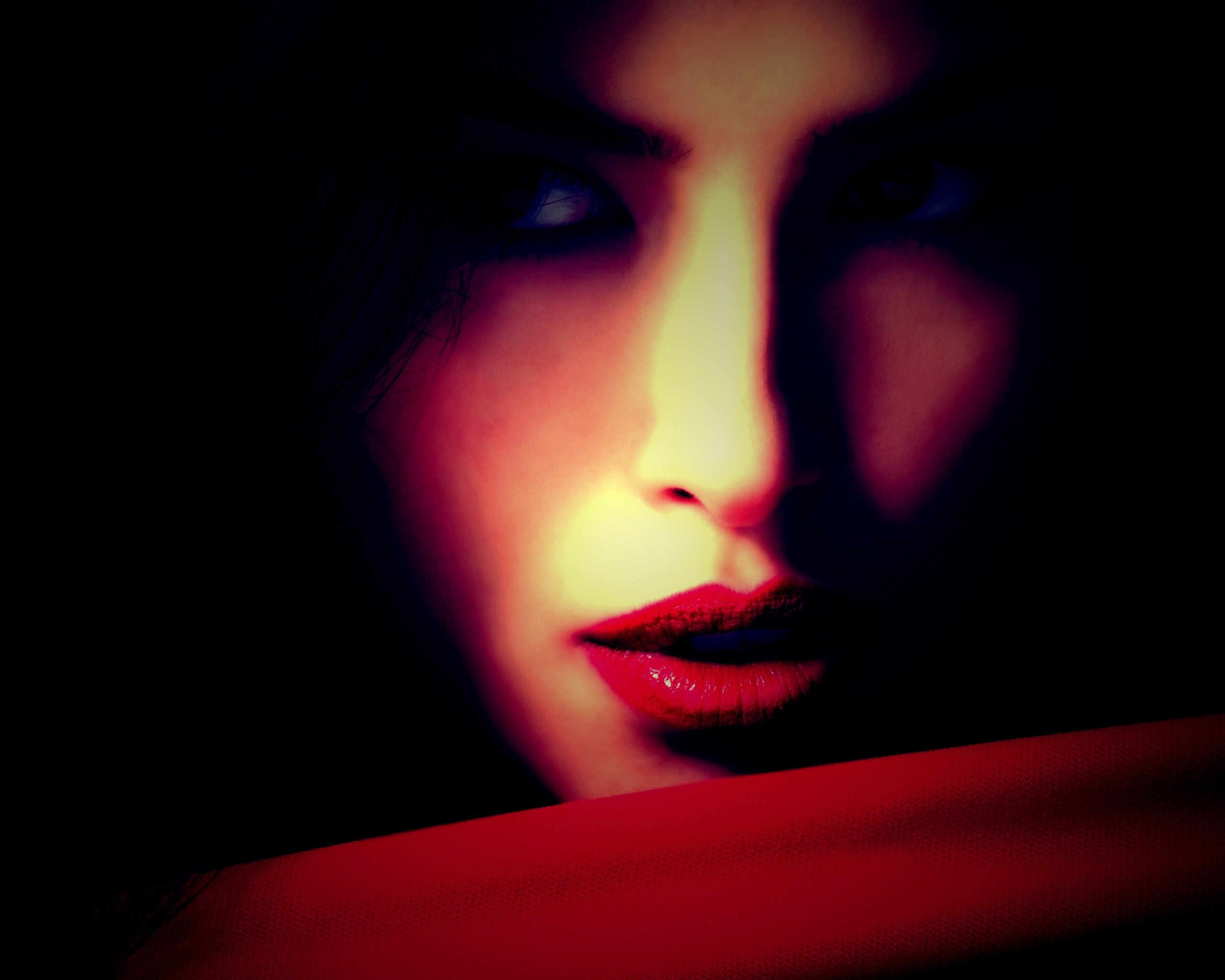 Женский взгляд обои