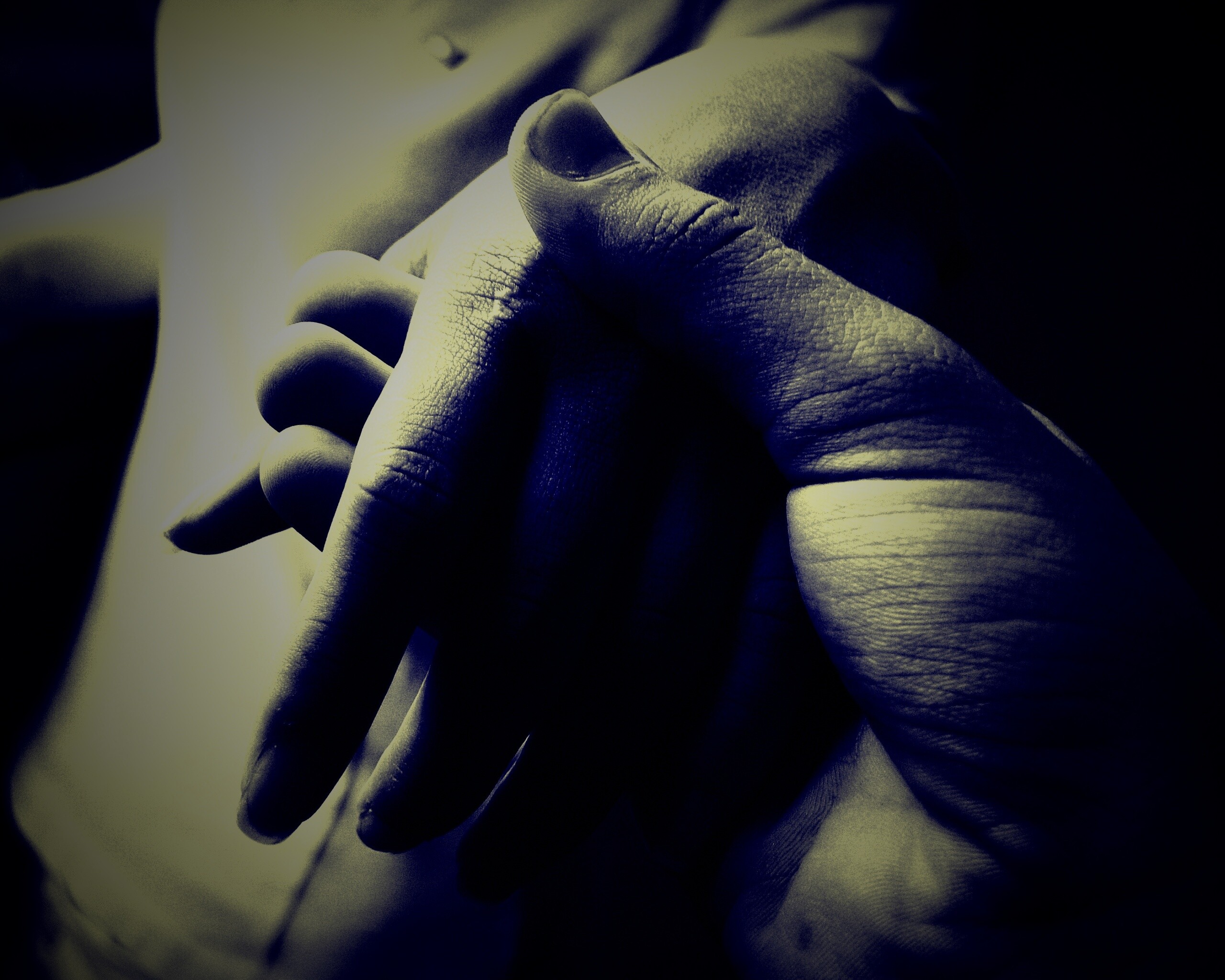 Прикосновение рук обои