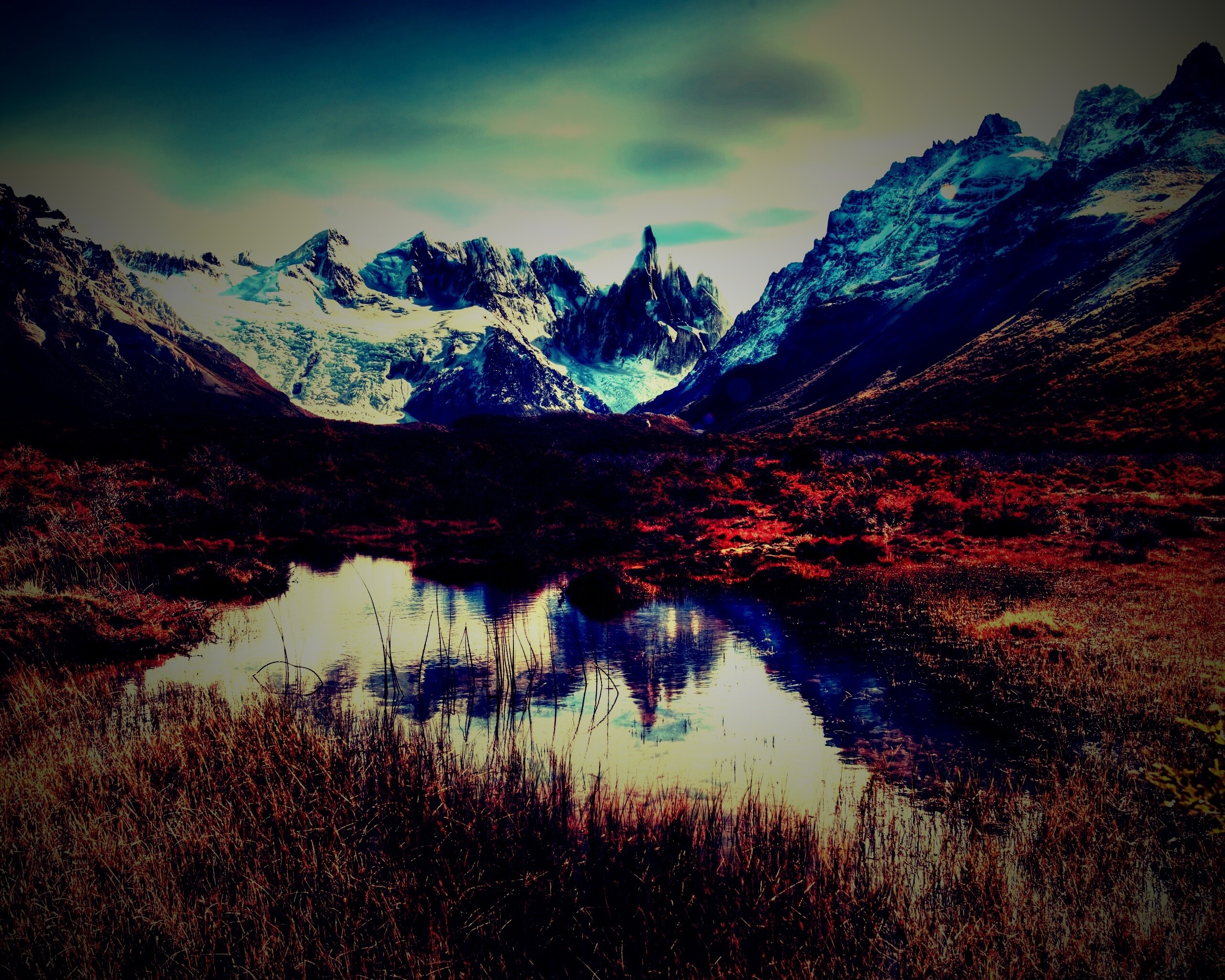 Болота на фоне гор обои