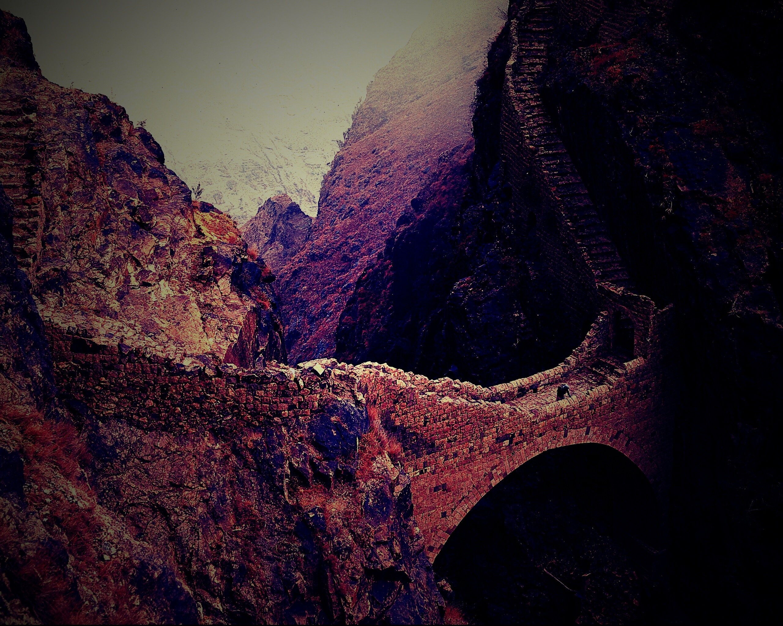 Путь в скалах обои