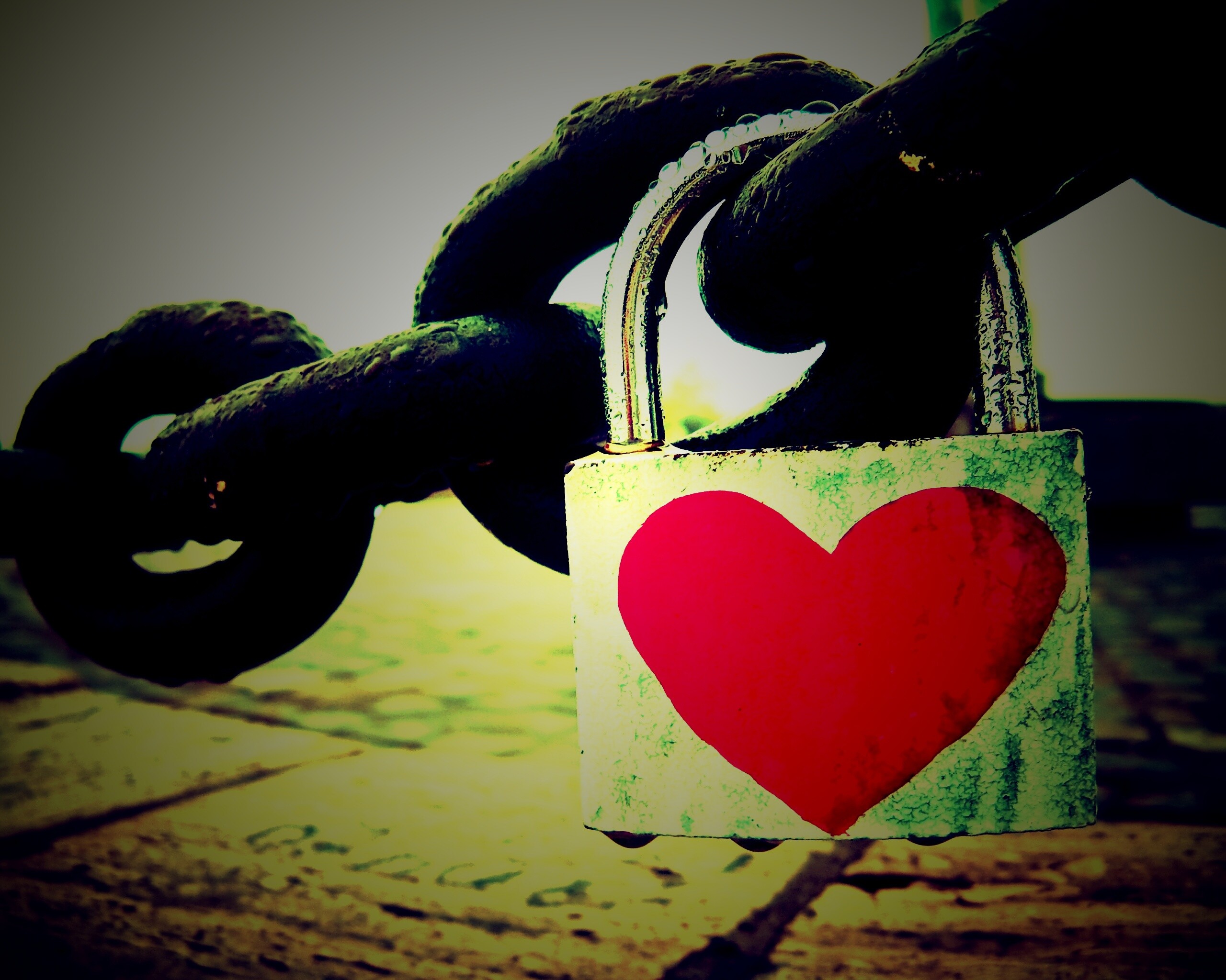 Замочек для влюбленных обои