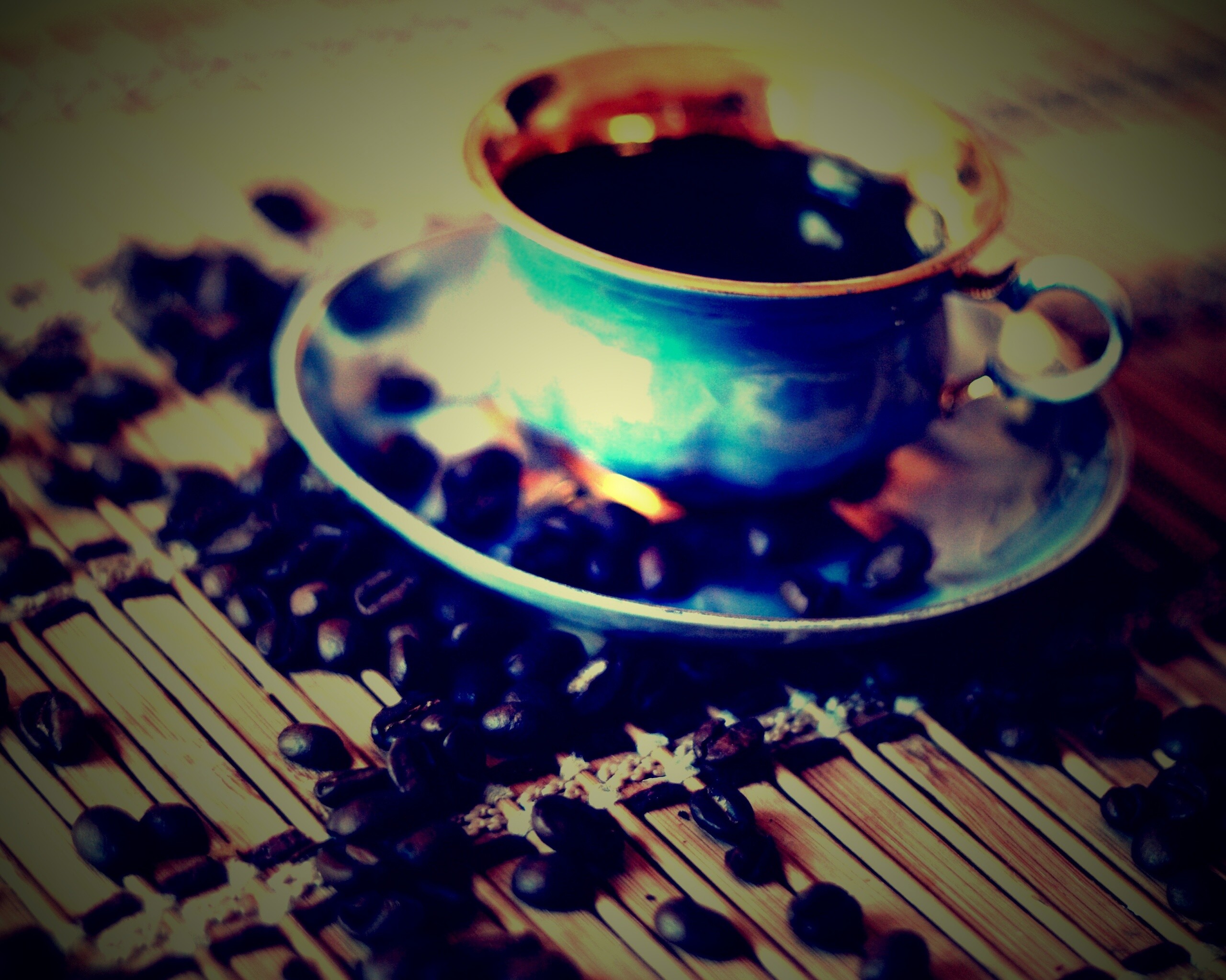 Чашка кофе и немного зерен обои