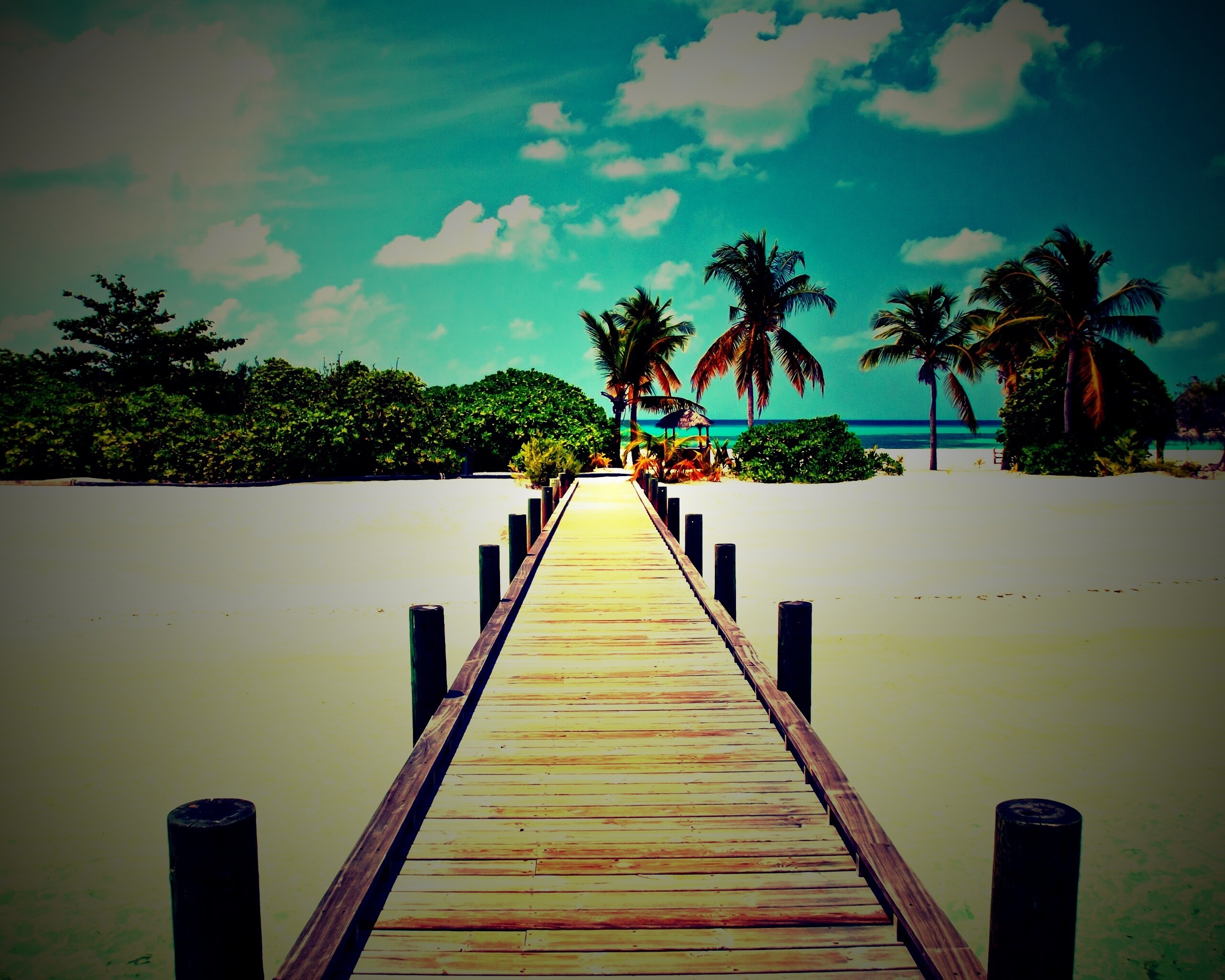 Пирс на тропическом острове обои