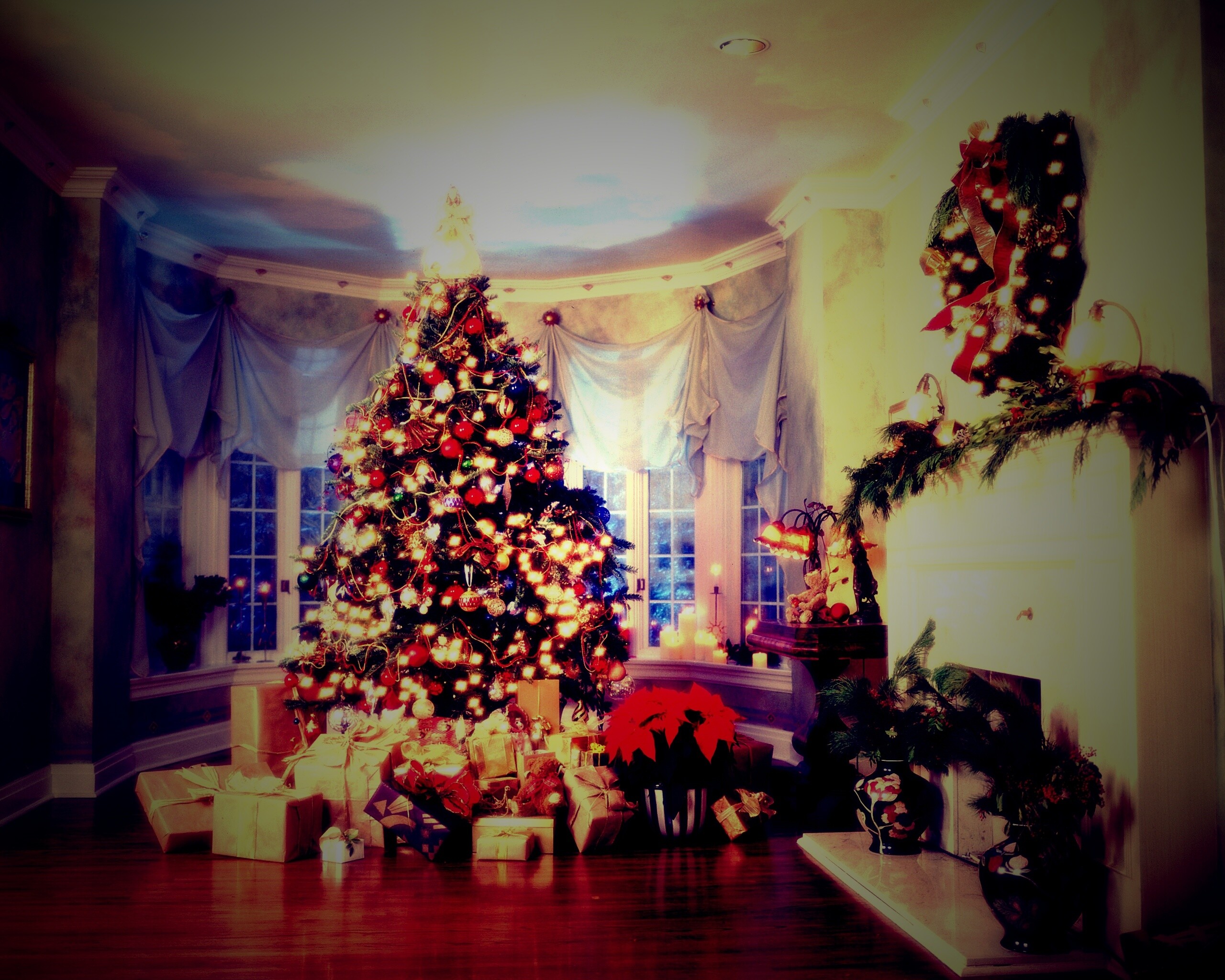 Подарки под ёлкой обои