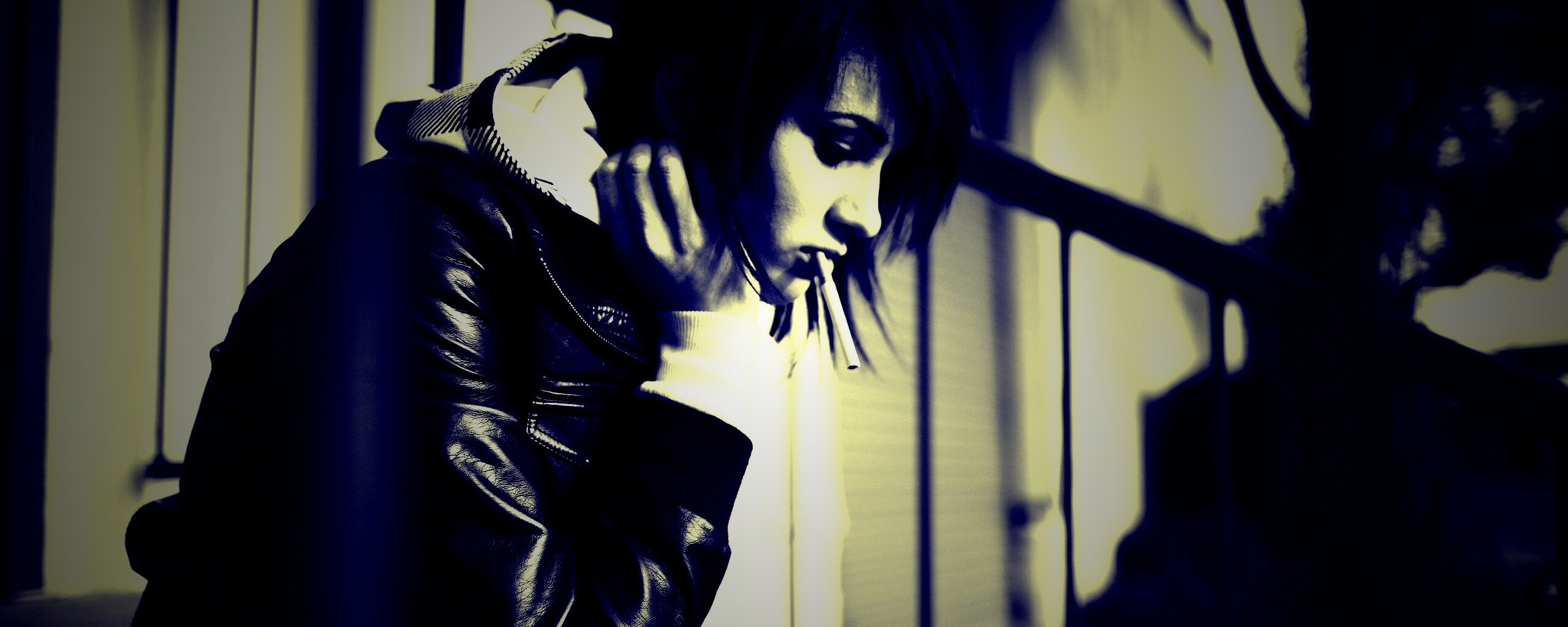 Девушка с сигаретой обои