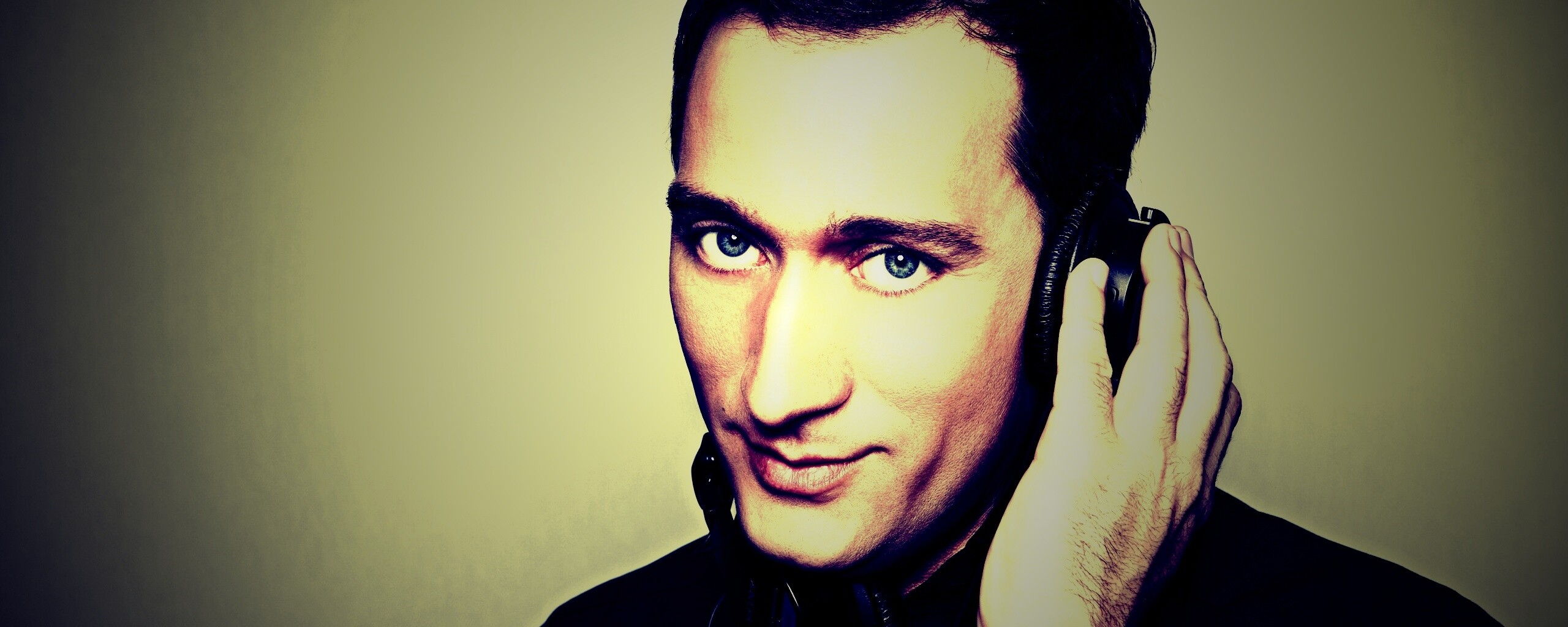 Сероглазый парень обои