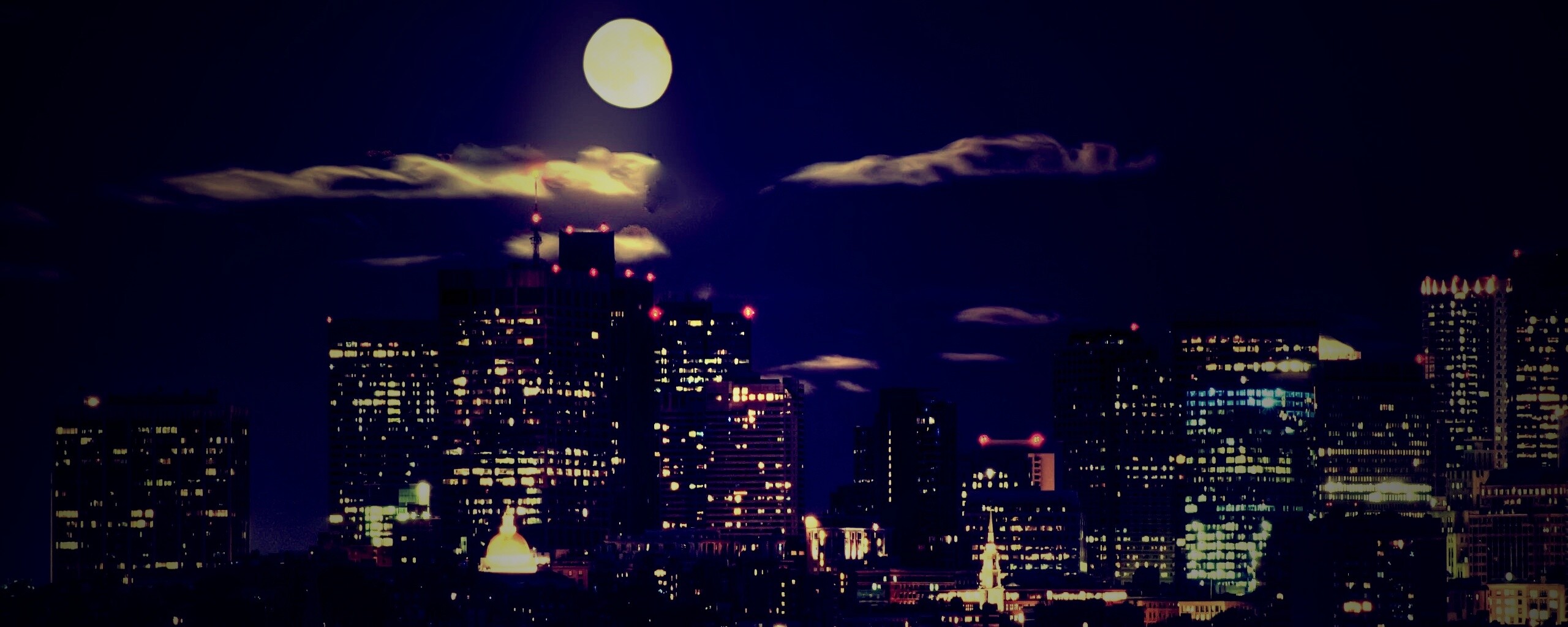 Луна над мегаполисом обои