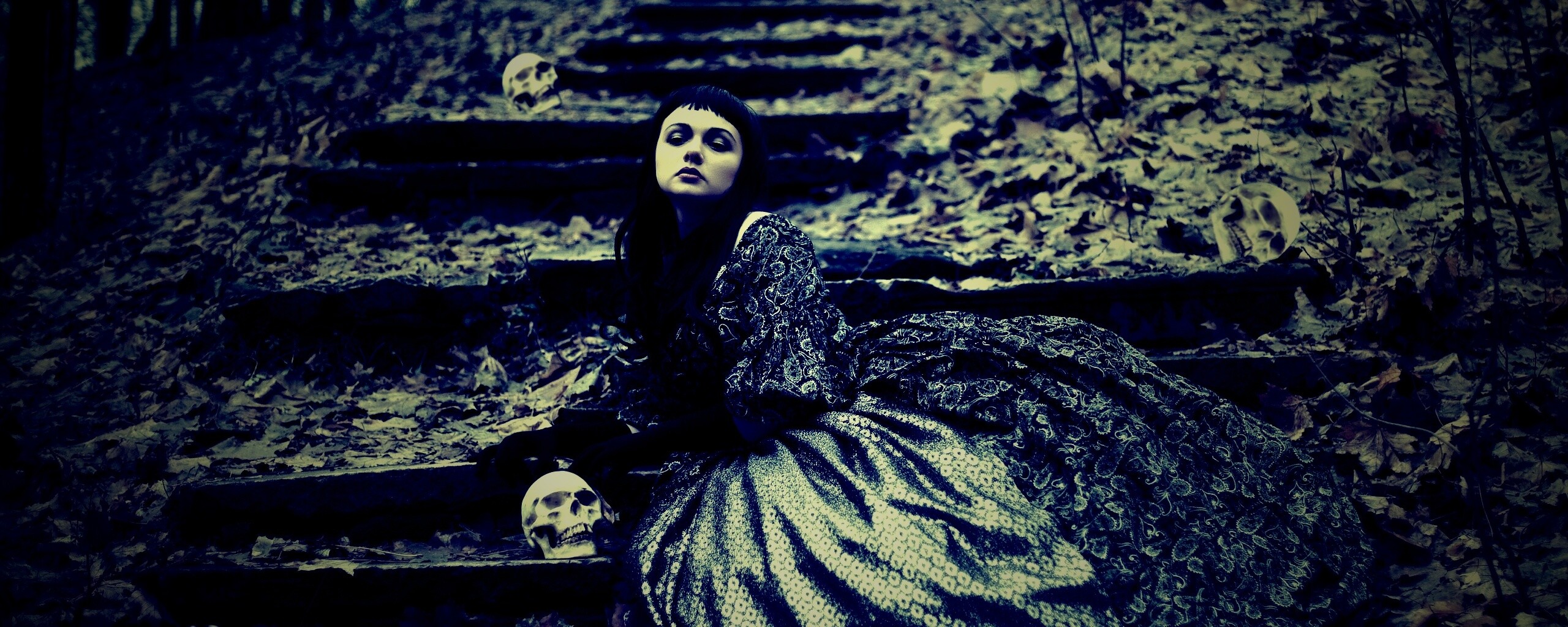 Среди черепов обои