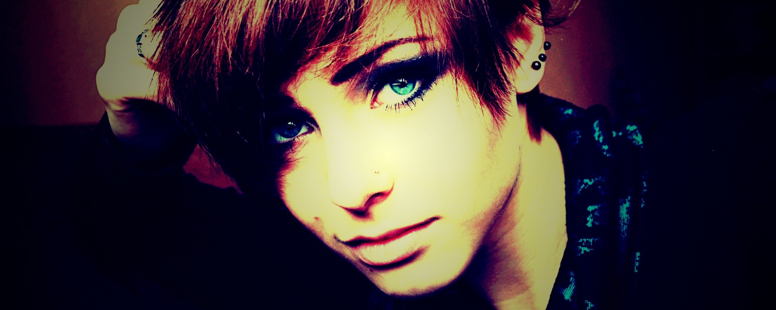 Выразительный взгляд голубых глаз обои