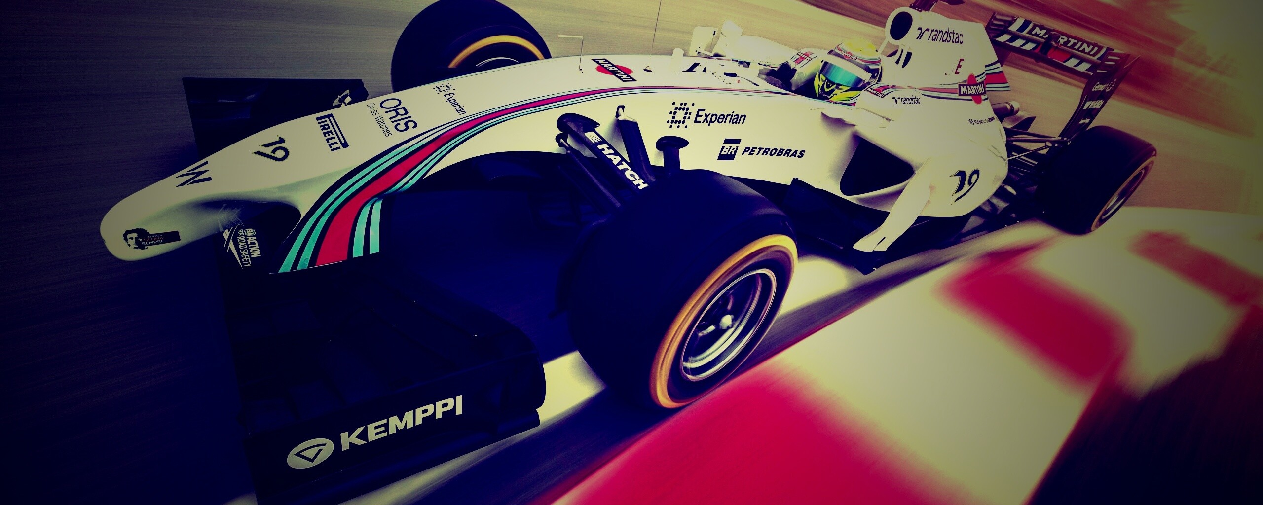 Гоночный болид F1 обои