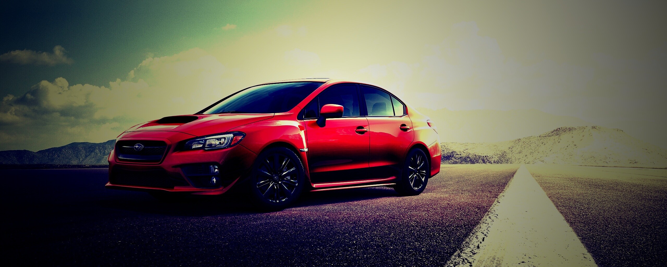 Subaru WRX на пустынной трассе обои