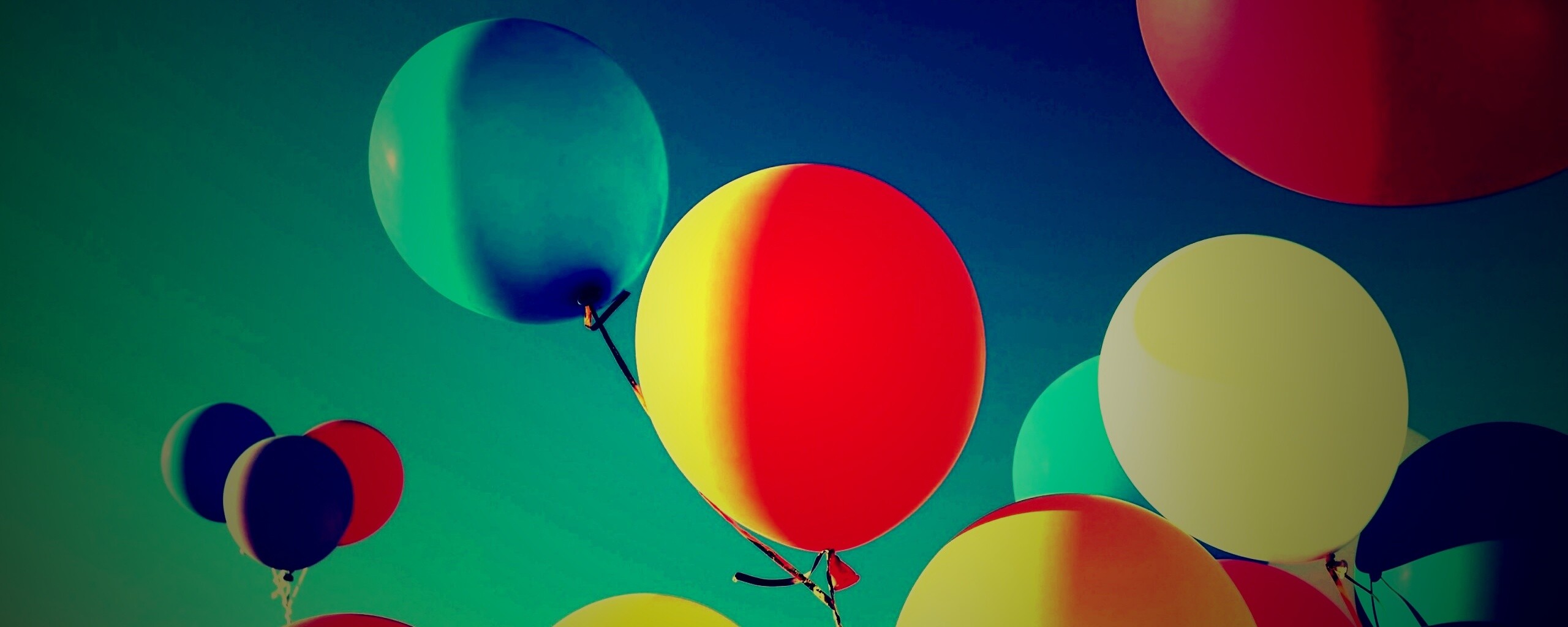 Разноцветные воздушные шарики обои