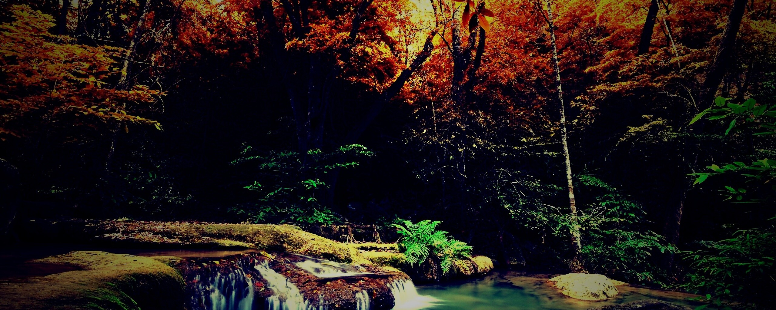 Водопадик в осеннем лесу обои