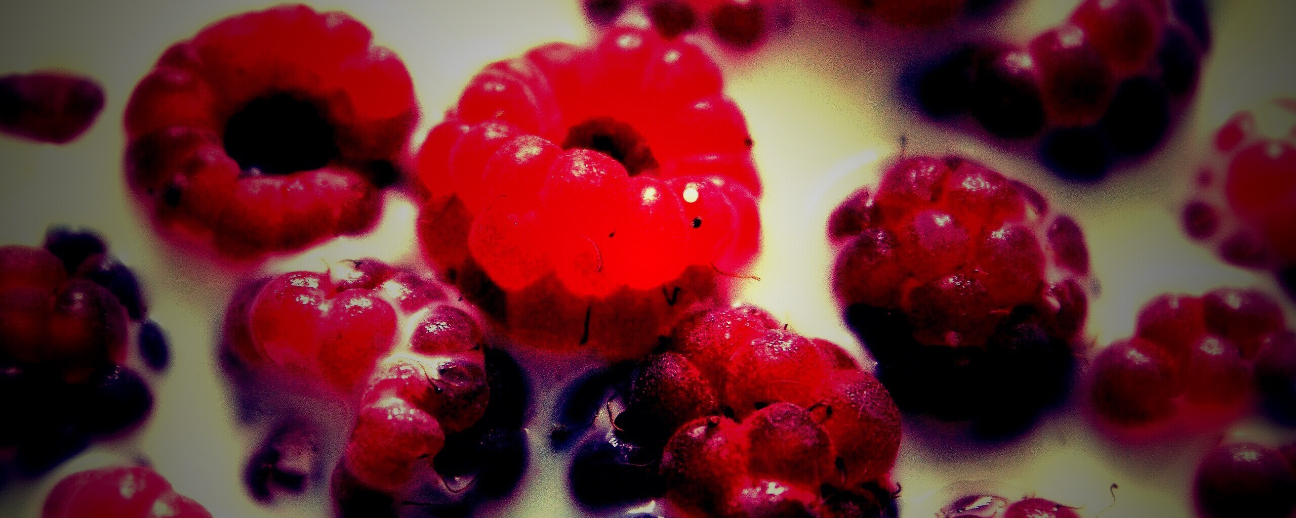 Малина в молоке обои